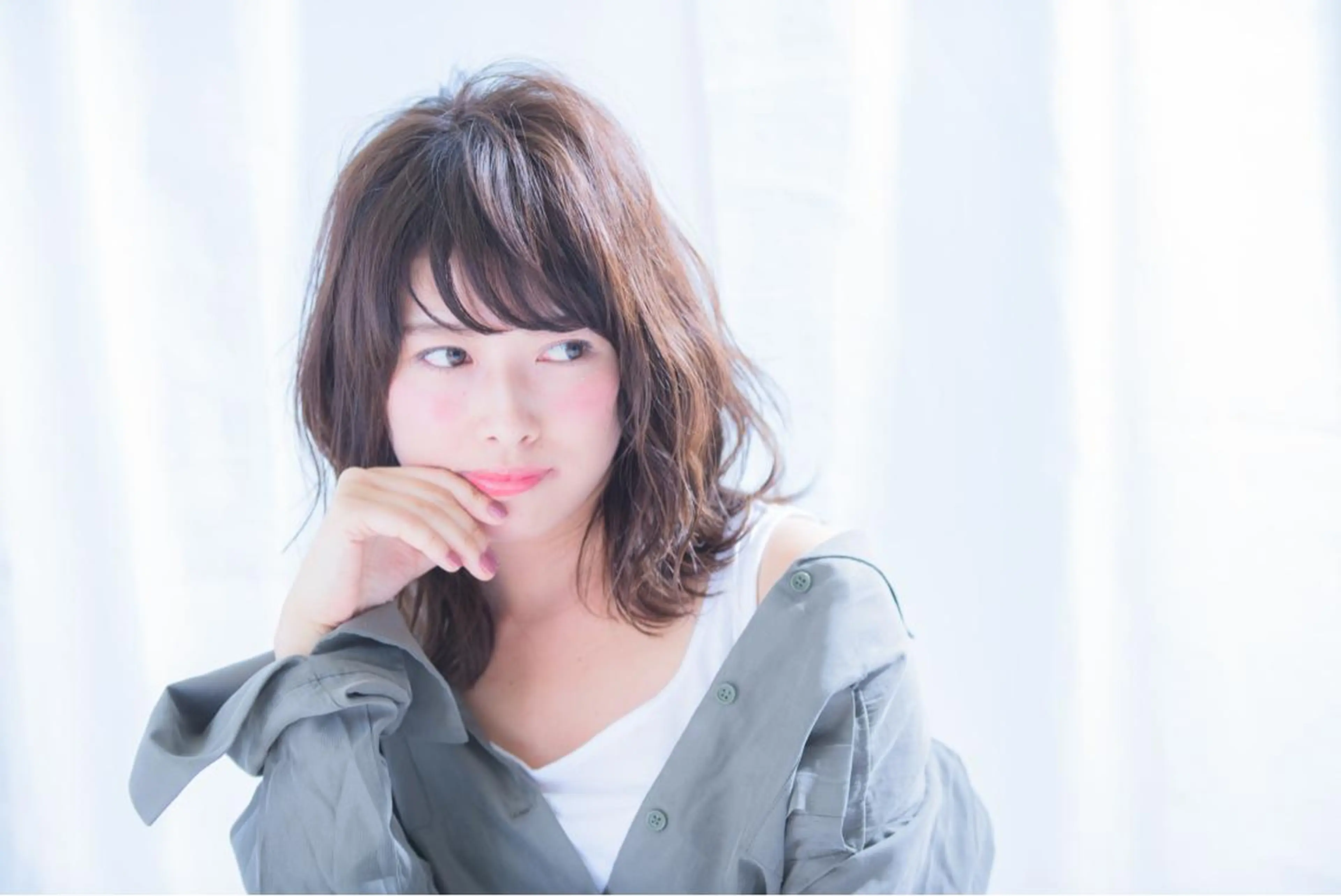 ミディアム シースルーバング 外ハネヘア パーマ×ウルフカット koya☆のヘアスタイル
