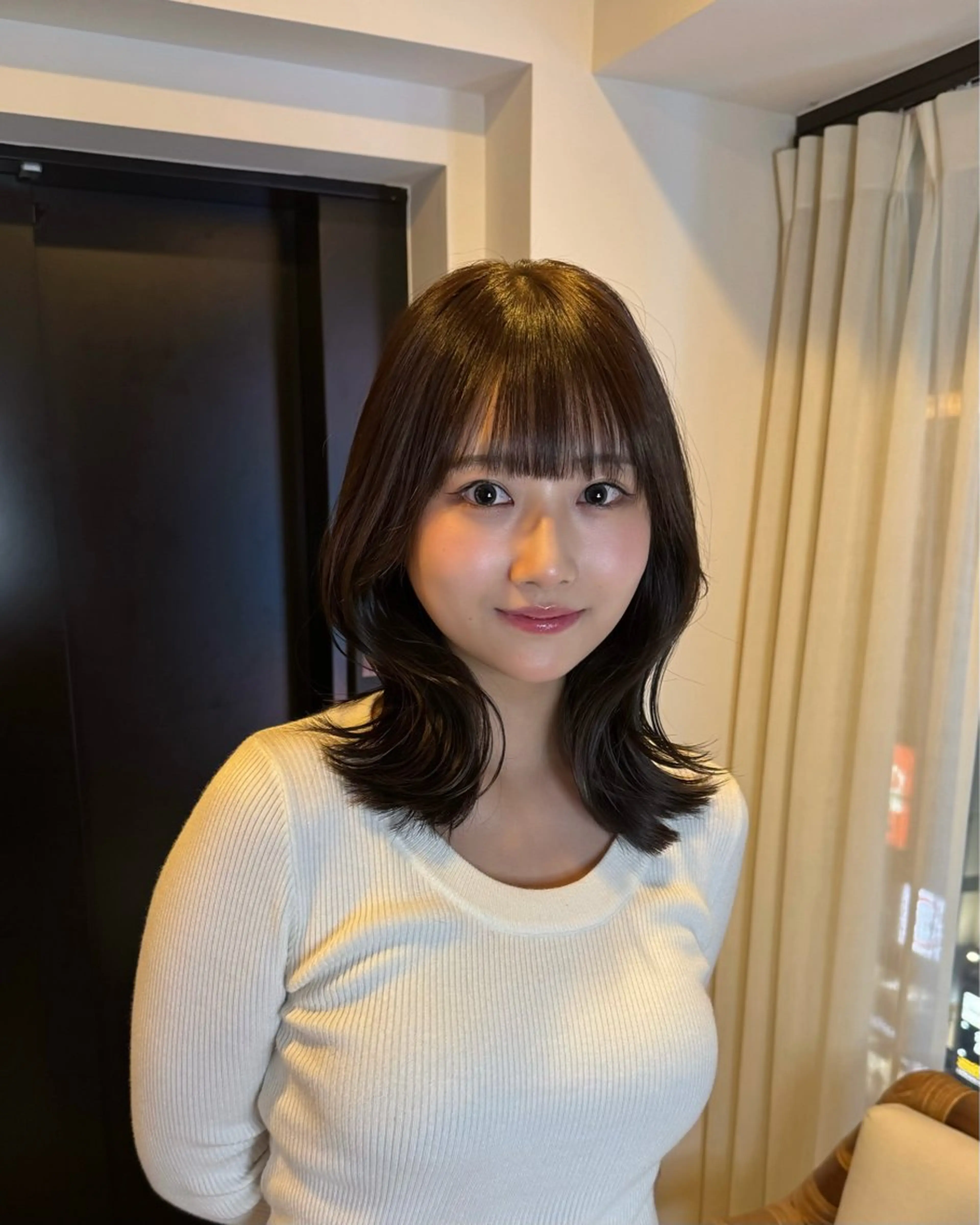 ミディアム カラー ミディアムレイヤー アッシュ アッシュブラウン ブラウンカラー くびれヘア カット Bonheur銀座 /前田 栞九郎のヘアスタイル