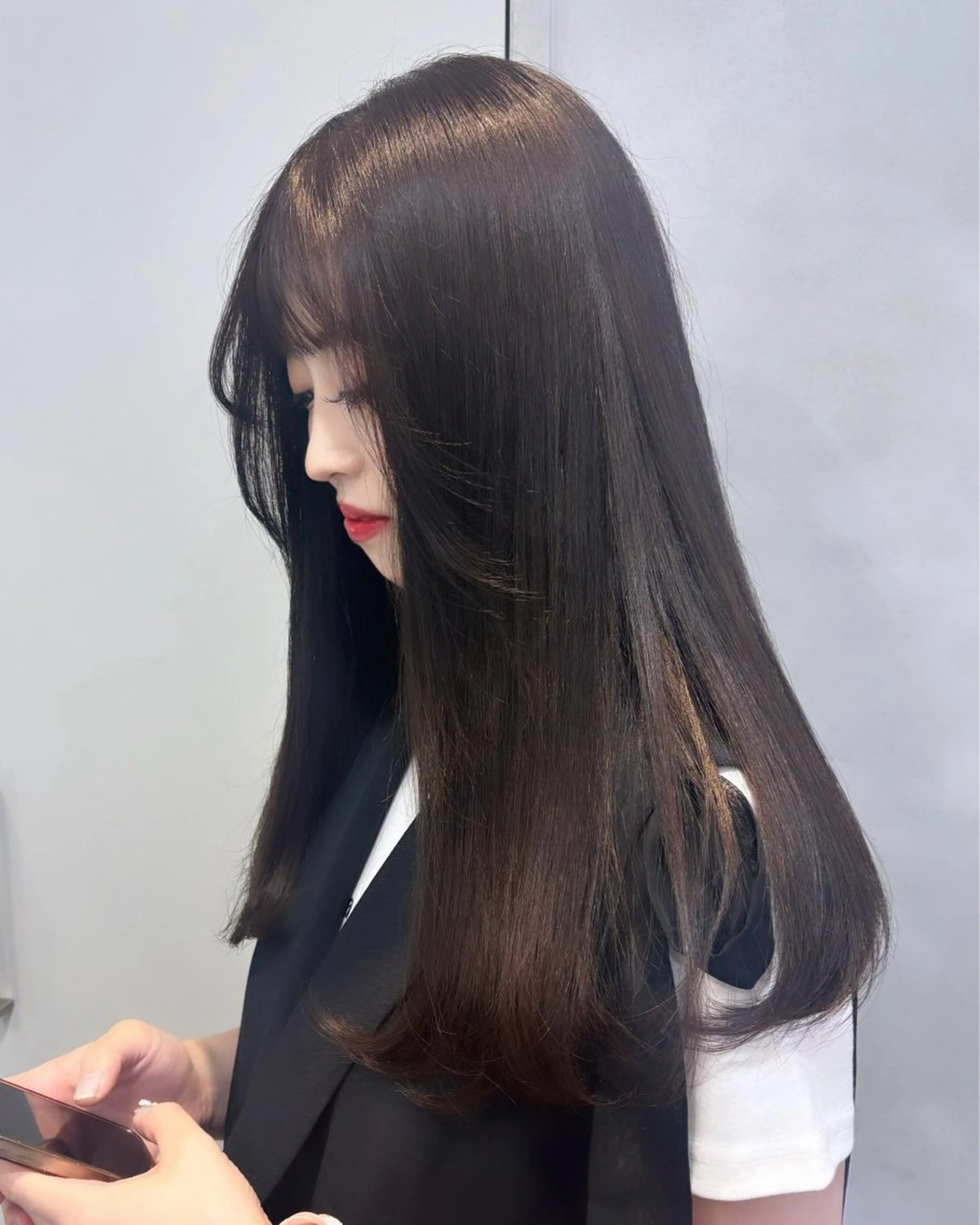 ロング momochan🍑 透明感白玉カラー♡のヘアスタイル