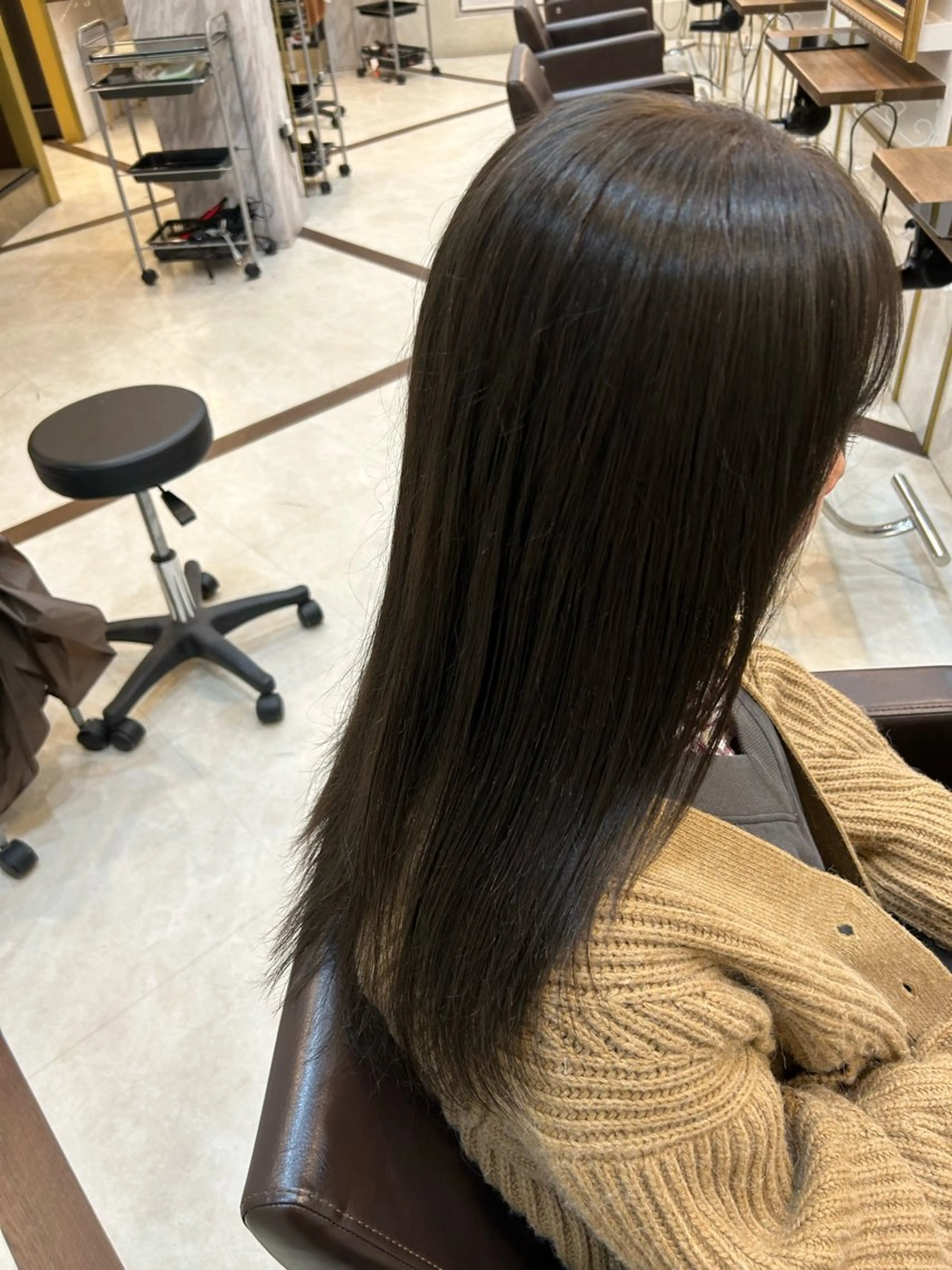 ロング ヘアカラー 善財 康葵のヘアスタイル