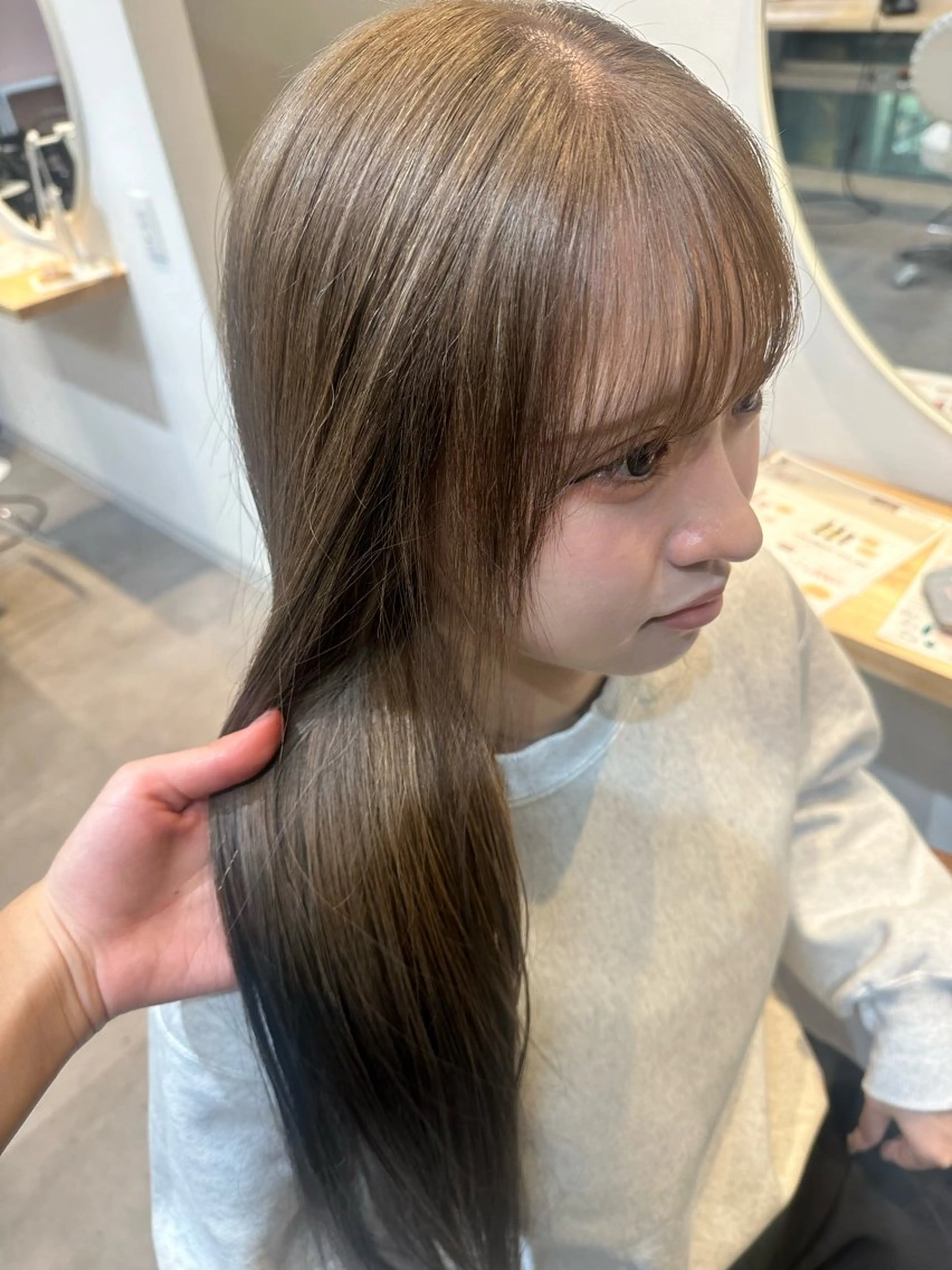 ロング ヘアカラー トリートメント オノ アイラのヘアスタイル