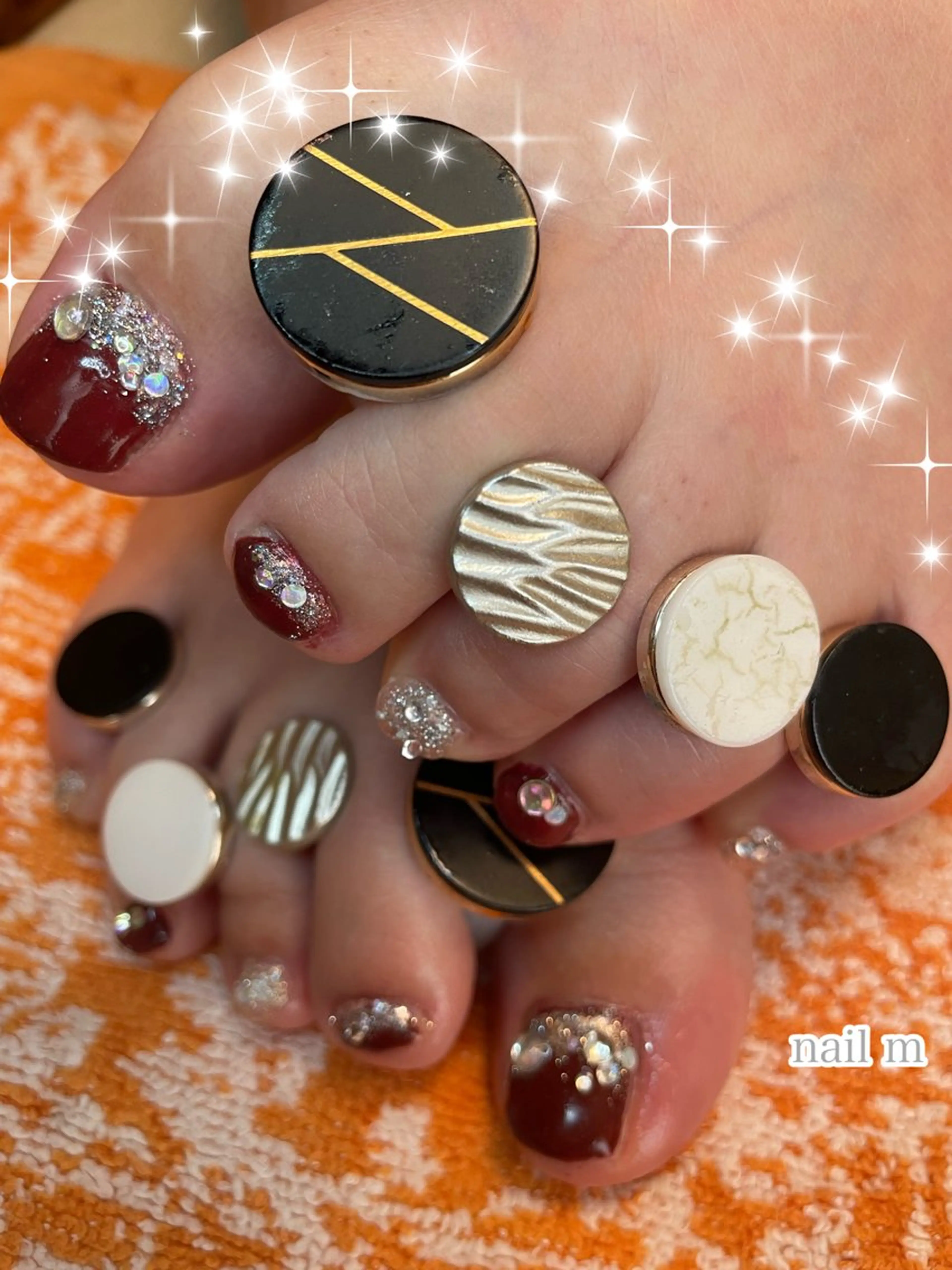 ネイル ボルドー フットネイル キラキラネイル シルバー NAIL★M 真紀のネイルデザイン