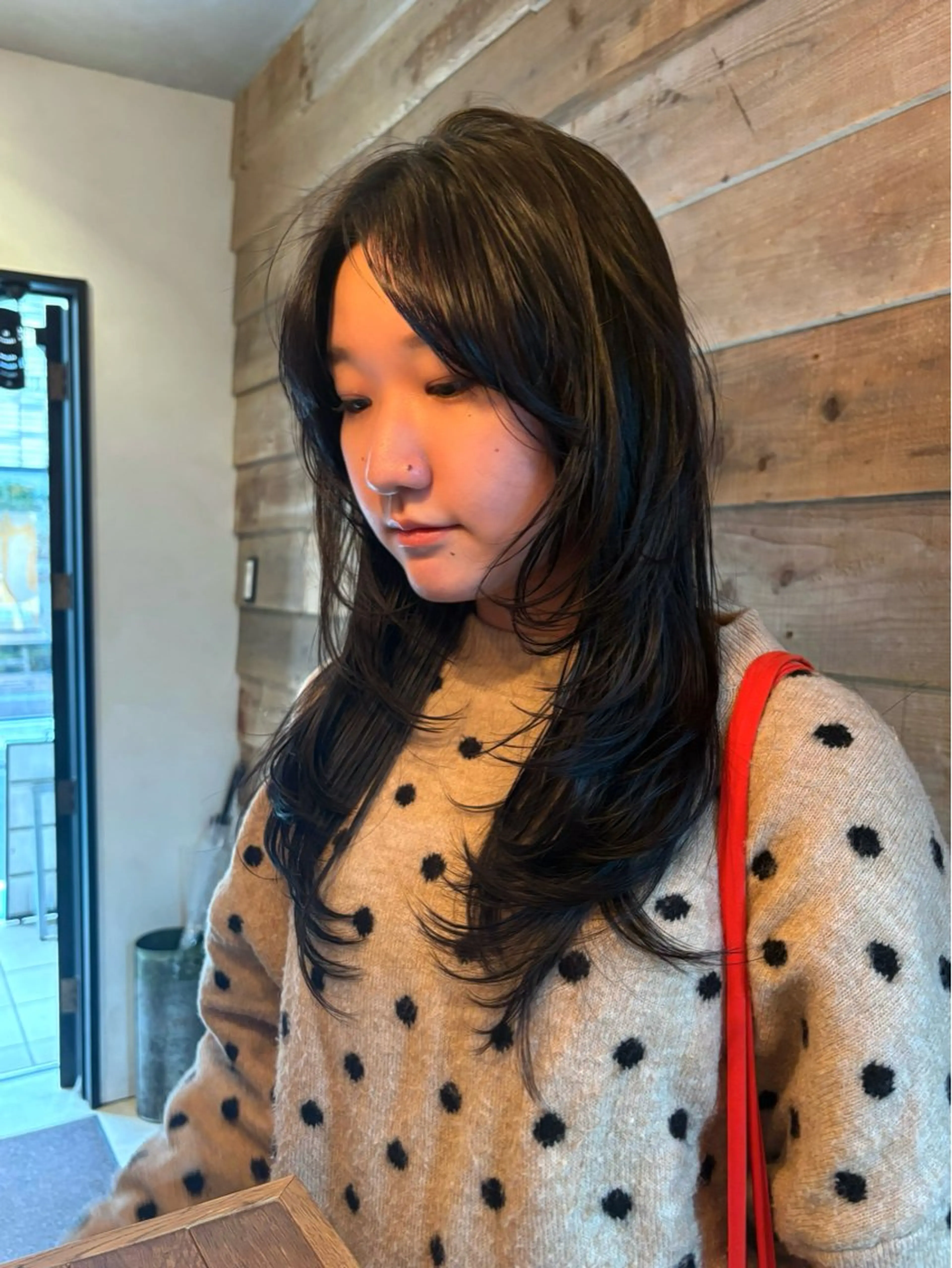 ミディアム カラー パーマ カット ヘアカラー レイヤー/透明感/ ブリーチなし/わかなのヘアスタイル