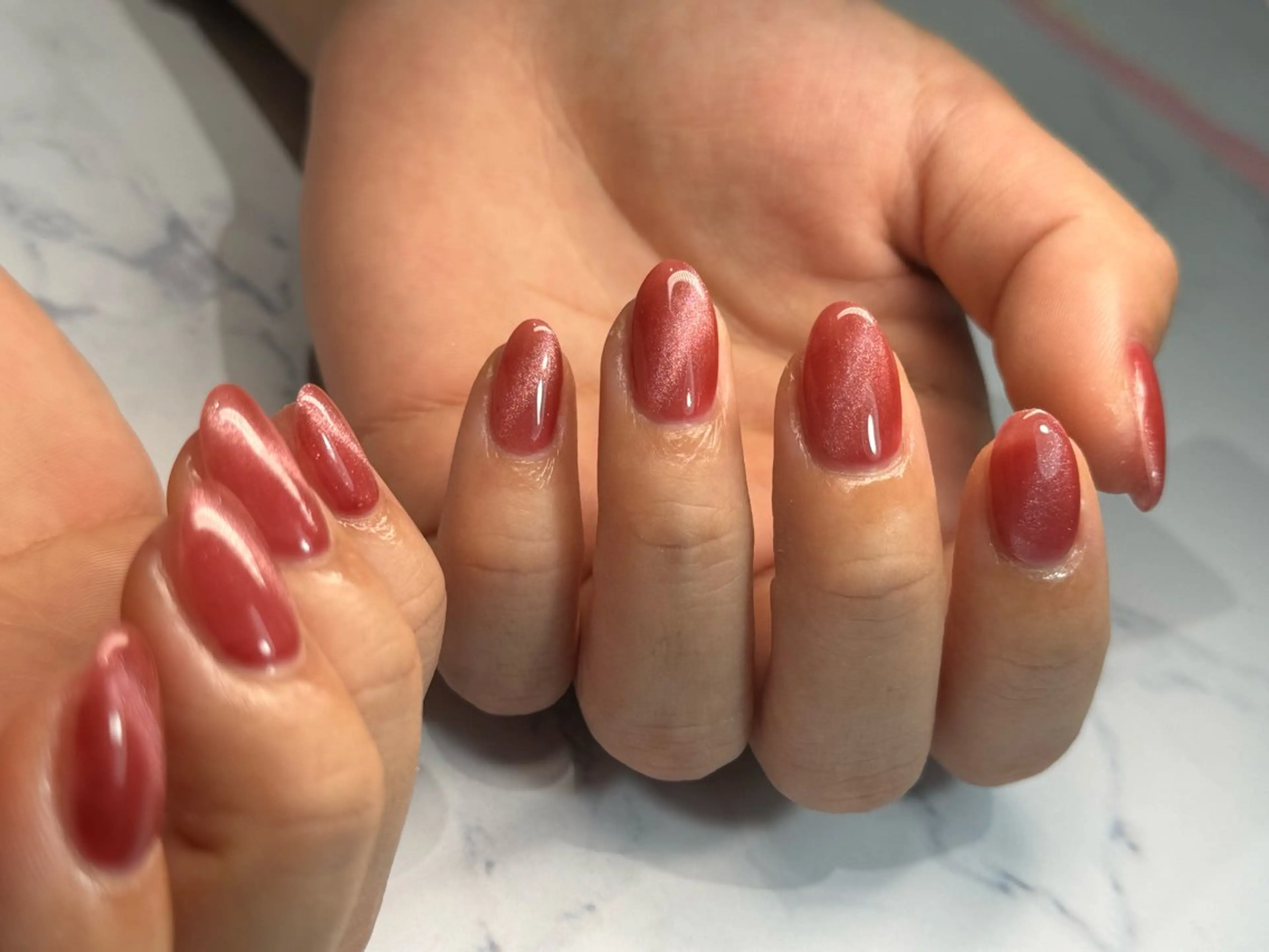 ネイル マグネットネイル 赤色 ハンドネイル MILImili nailのネイルデザイン
