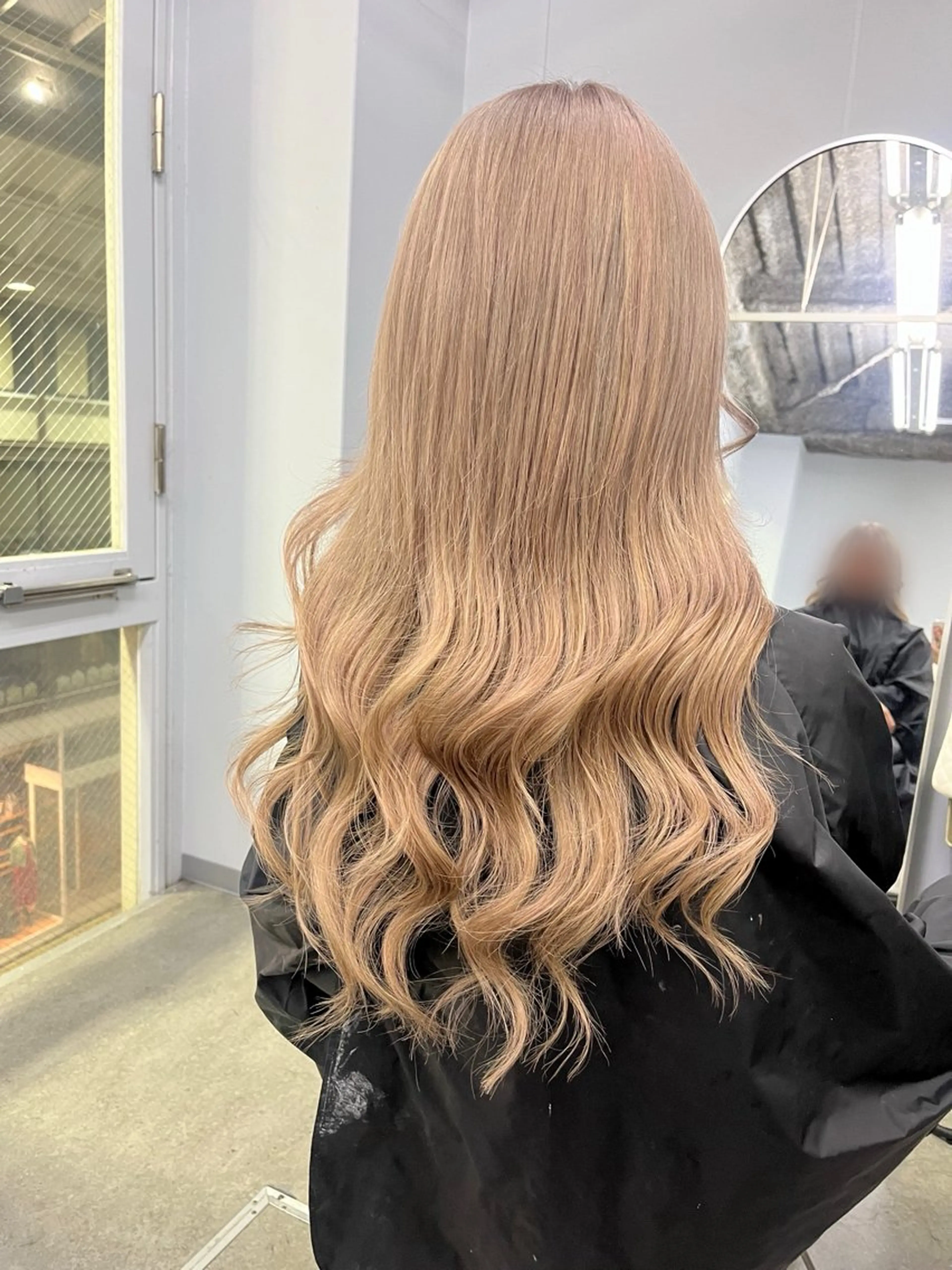 ロング カラー ベージュカラー ミルクティーベージュ エクステ ヘアカラー Sakuma Chinamiのヘアスタイル