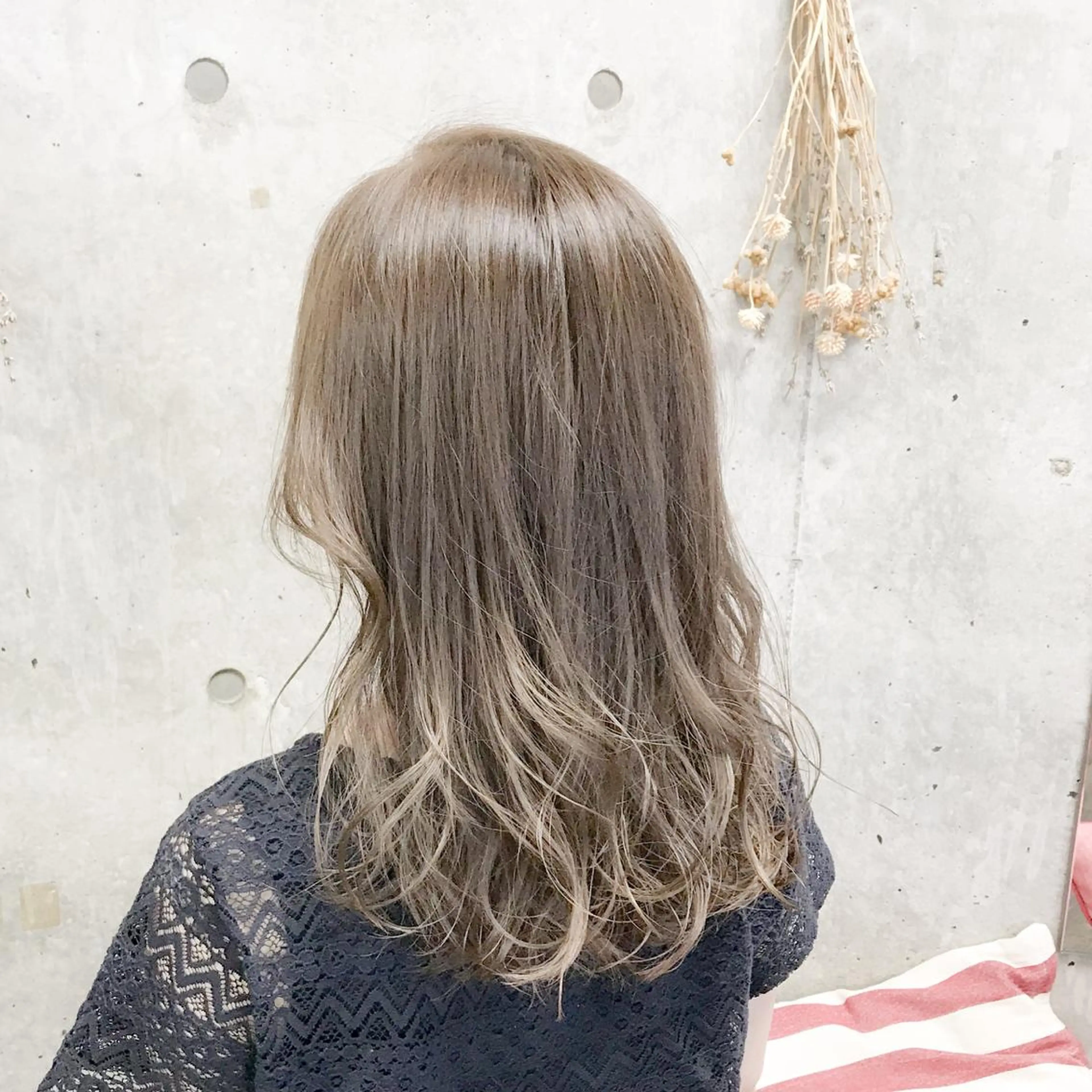 セミロング カラー ベージュカラー イルミナカラー カット ヘアカラー トリートメント clan五反田所属・髪質改善、縮毛矯正 店長浅野太郎のヘアスタイル