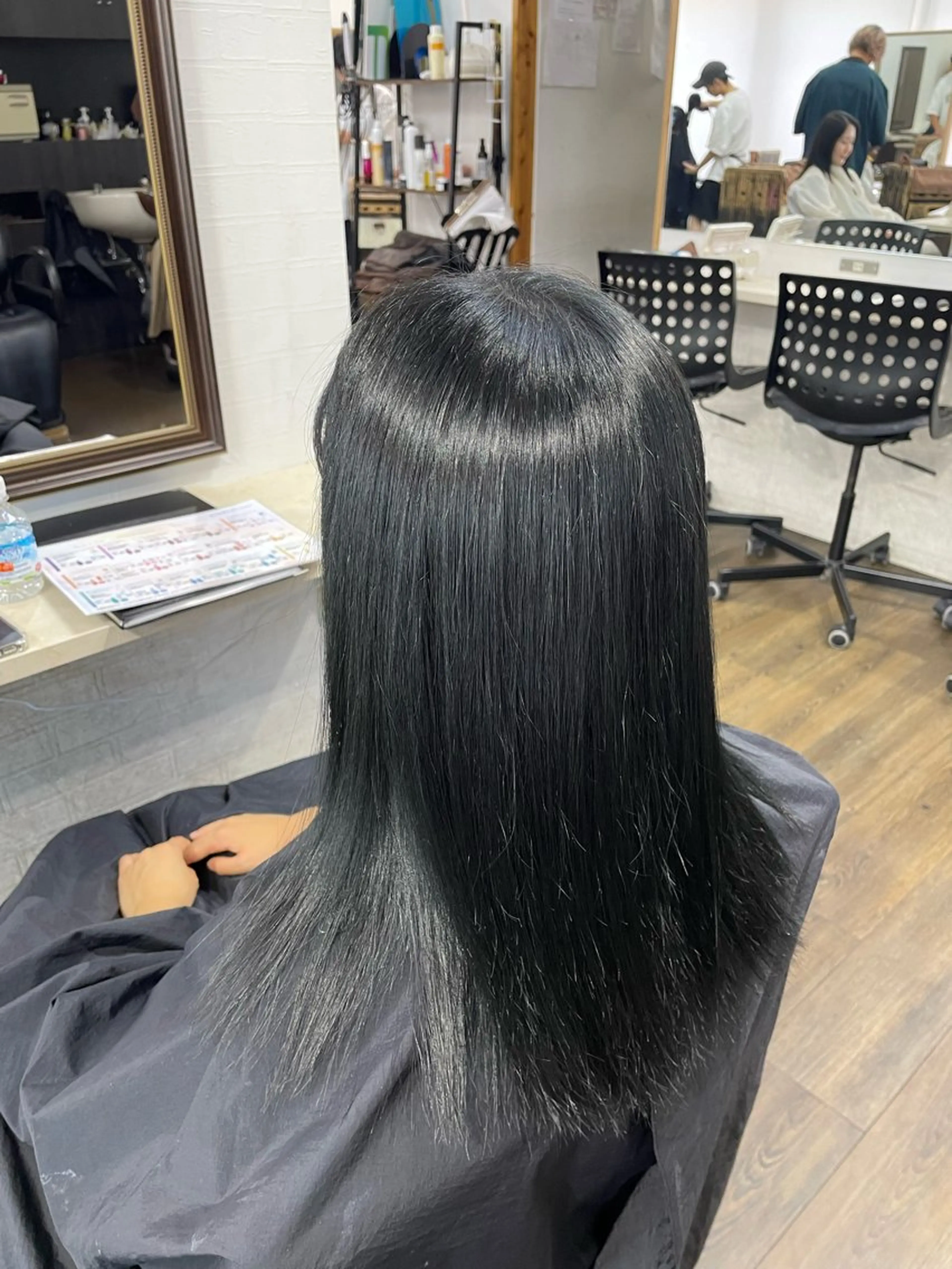 セミロング ヘアカラー トリートメント 田子🦋ハイトーン 🫐耳つぼジュエリーのヘアスタイル