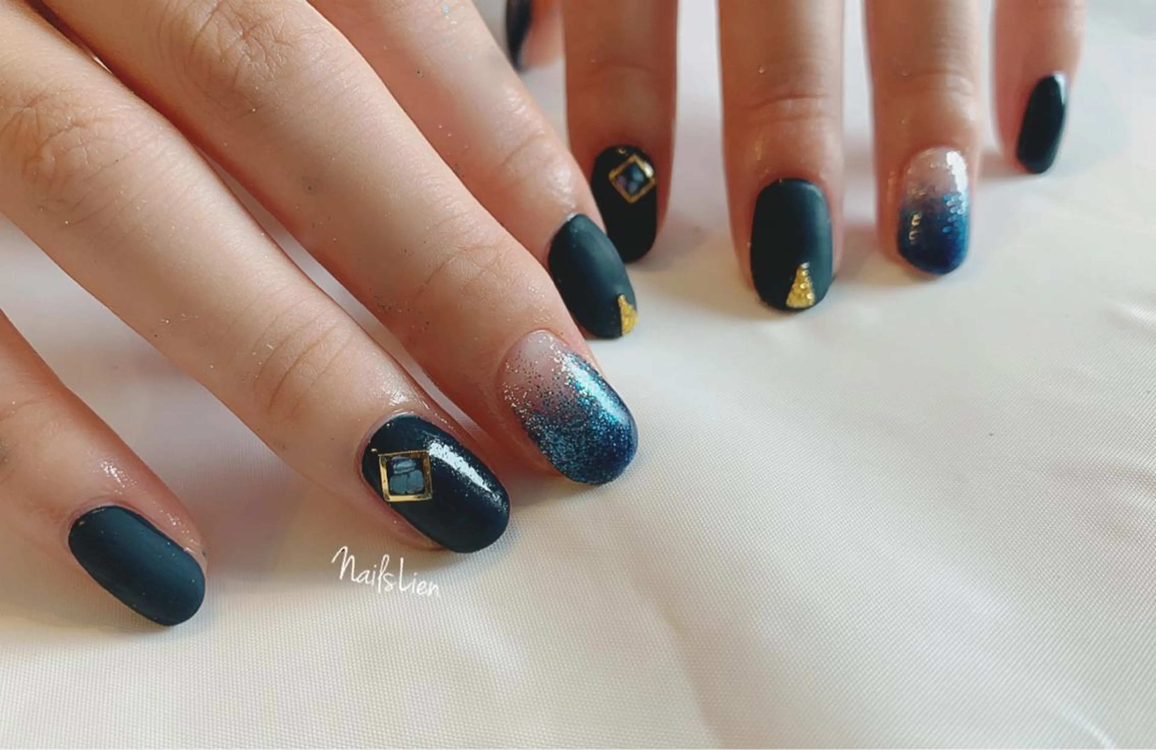 ネイル ブルー グラデーション ラメ(グリッター) ラメグラデーション マットネイル 凛 リンのその他イメージ