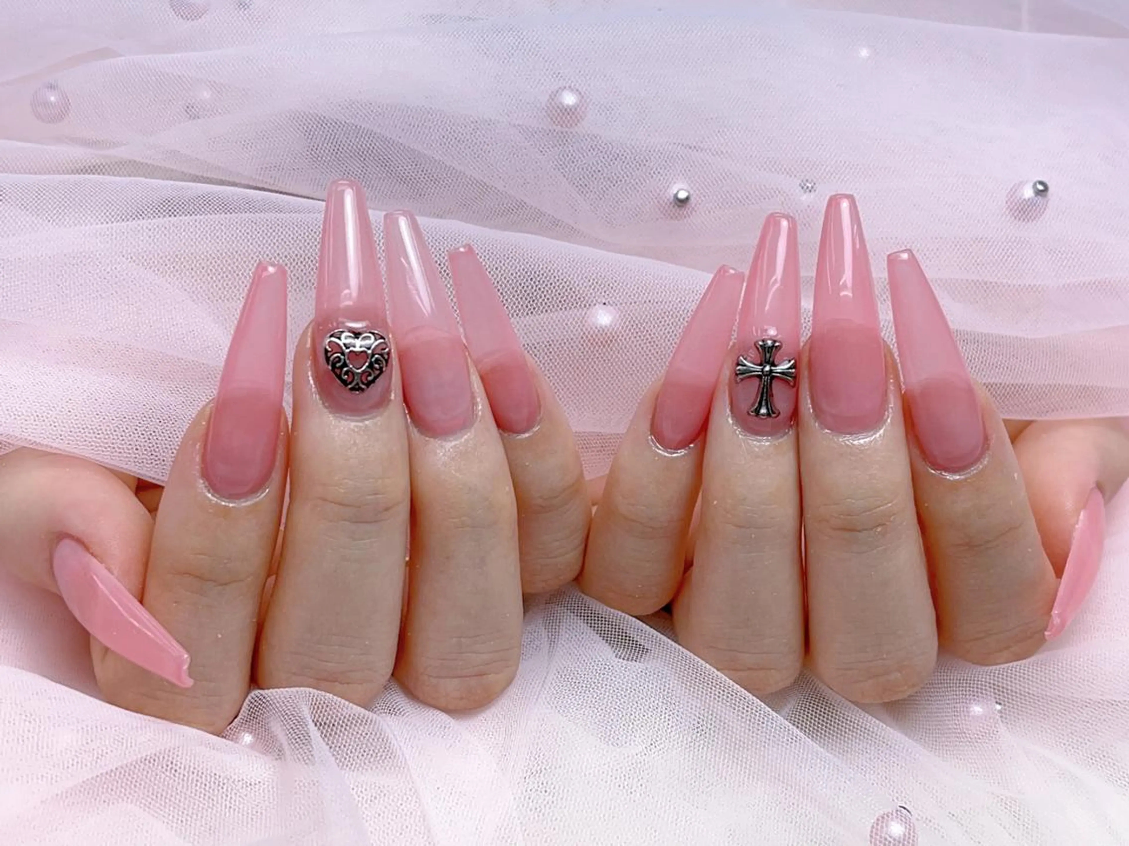 メンズ ネイル メンズ韓国風 アートネイル フレンチネイル ジェルネイル キラキラネイル Bloom kabukiのネイルデザイン