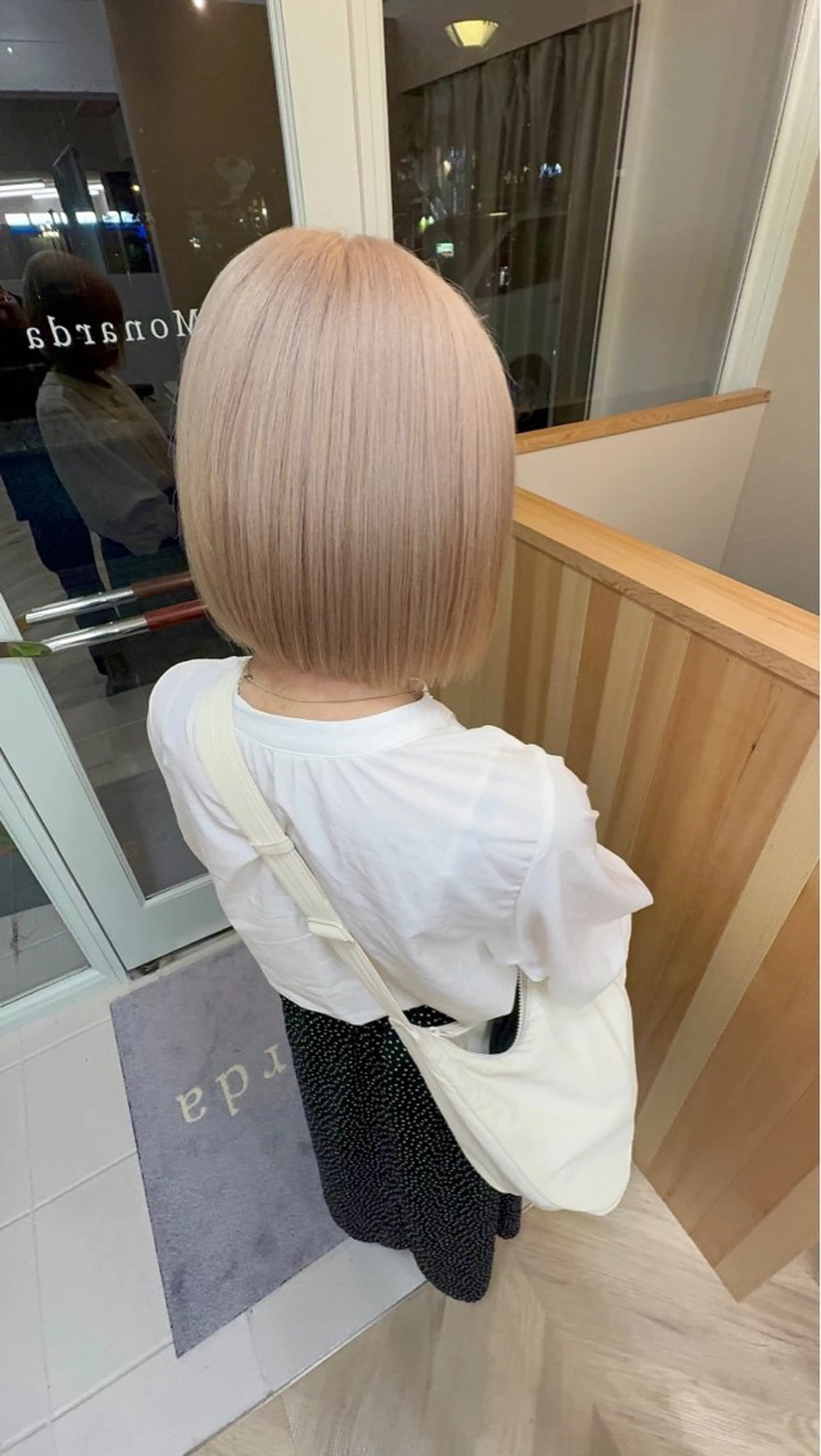 ショート カラー ブリーチ矯正💐 ミルクティー💐ナオのヘアスタイル