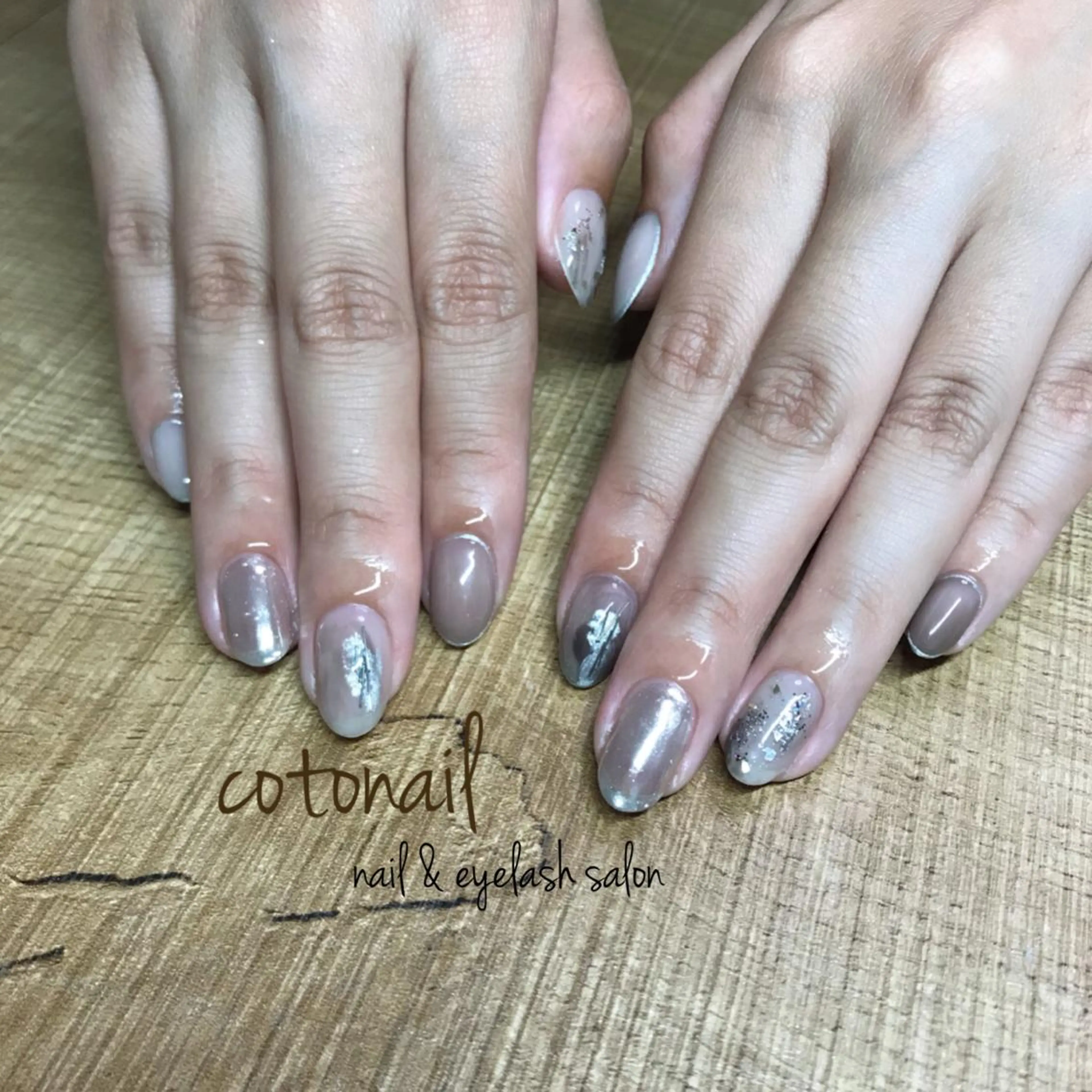 ミディアム ネイル アートネイル ハンドネイル ツメトマツゲ .のネイルデザイン