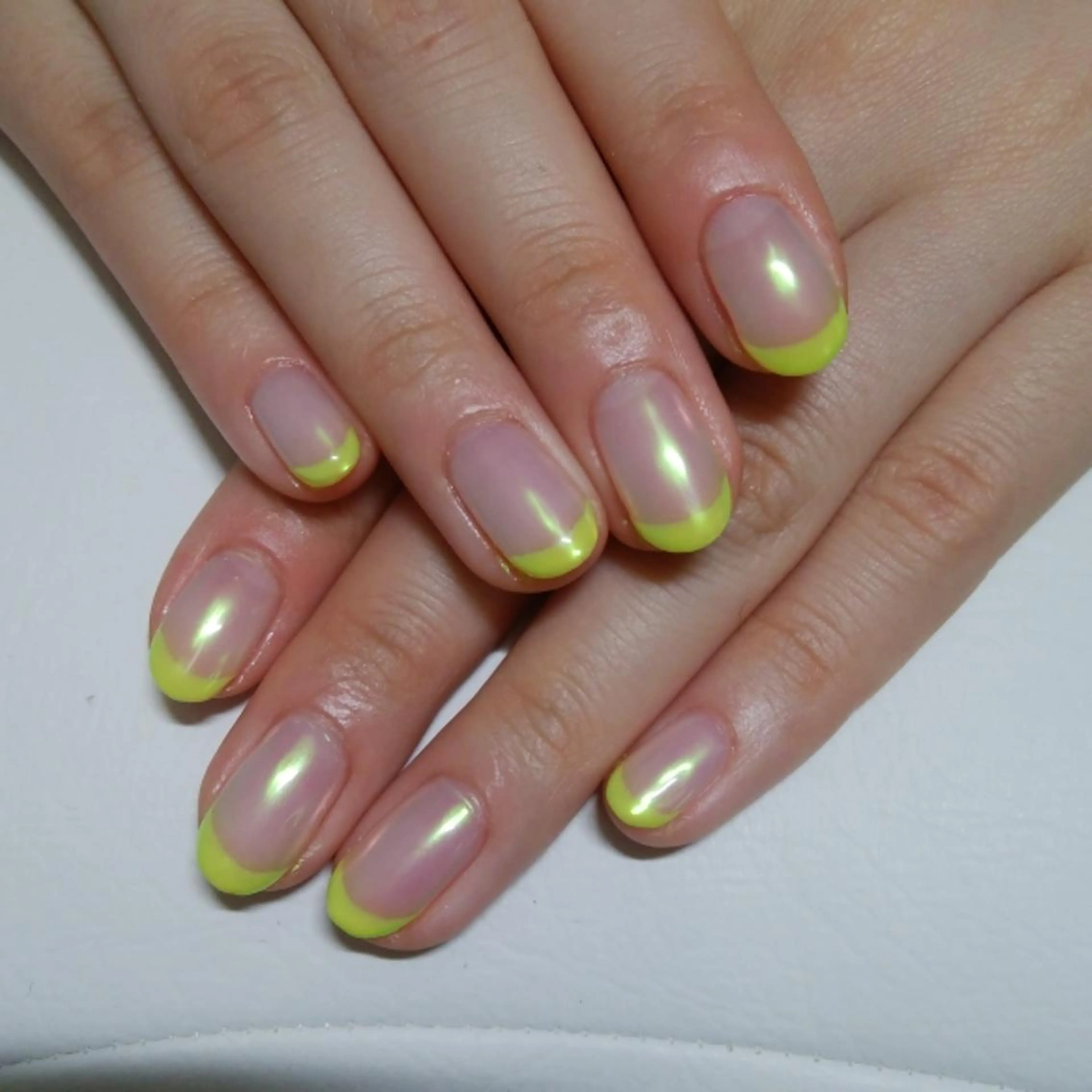 ネイル オーロラネイル フレンチネイル 黄色 リラクゼーション＆ネイル仙殊~センジュ~所属・senju 　のネイルデザイン