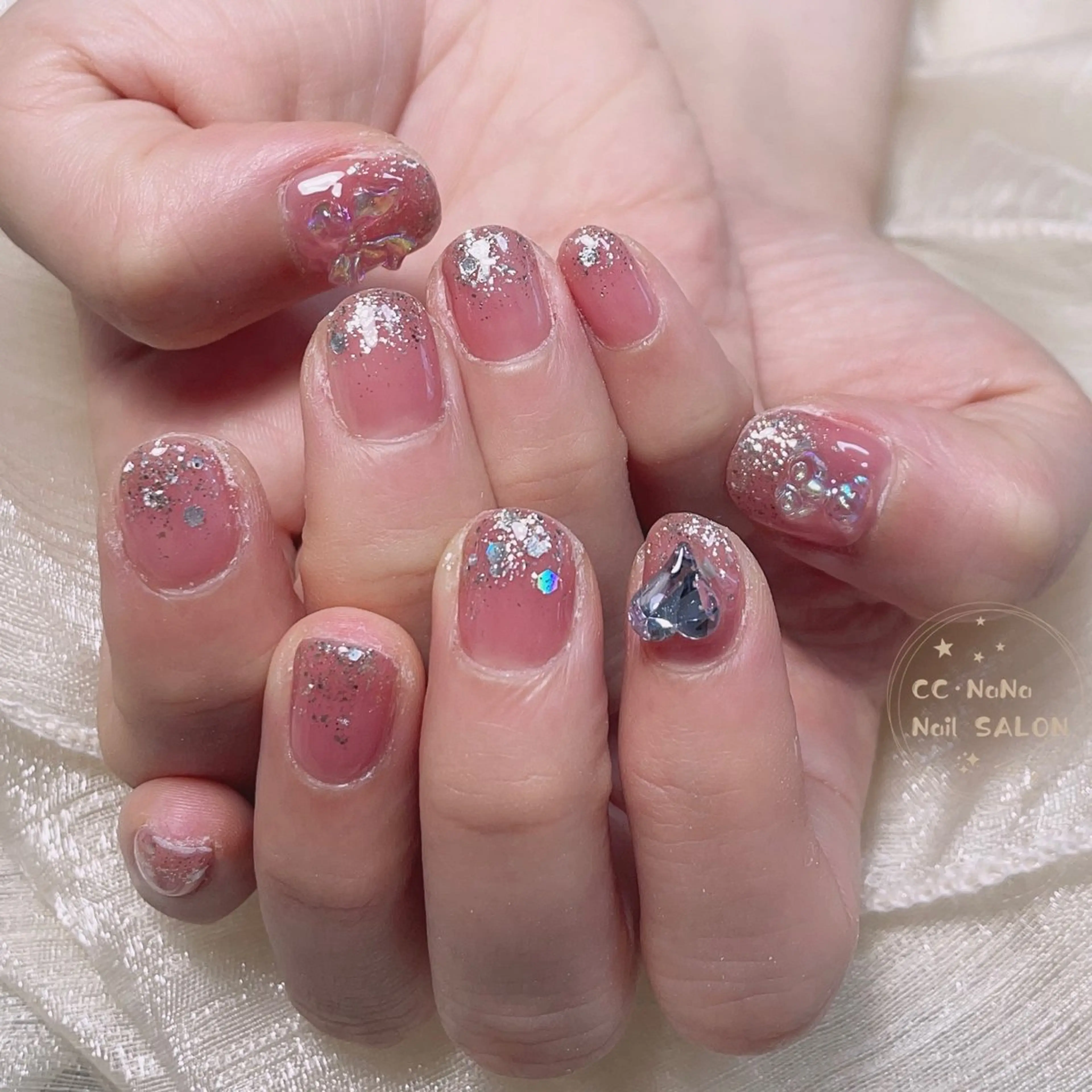 ネイル チークネイル フラッシュネイル ハート キラキラネイル 韓国ネイル ハンドネイル 💎CC・NaNa 韓国風ネイル🌙のネイルデザイン