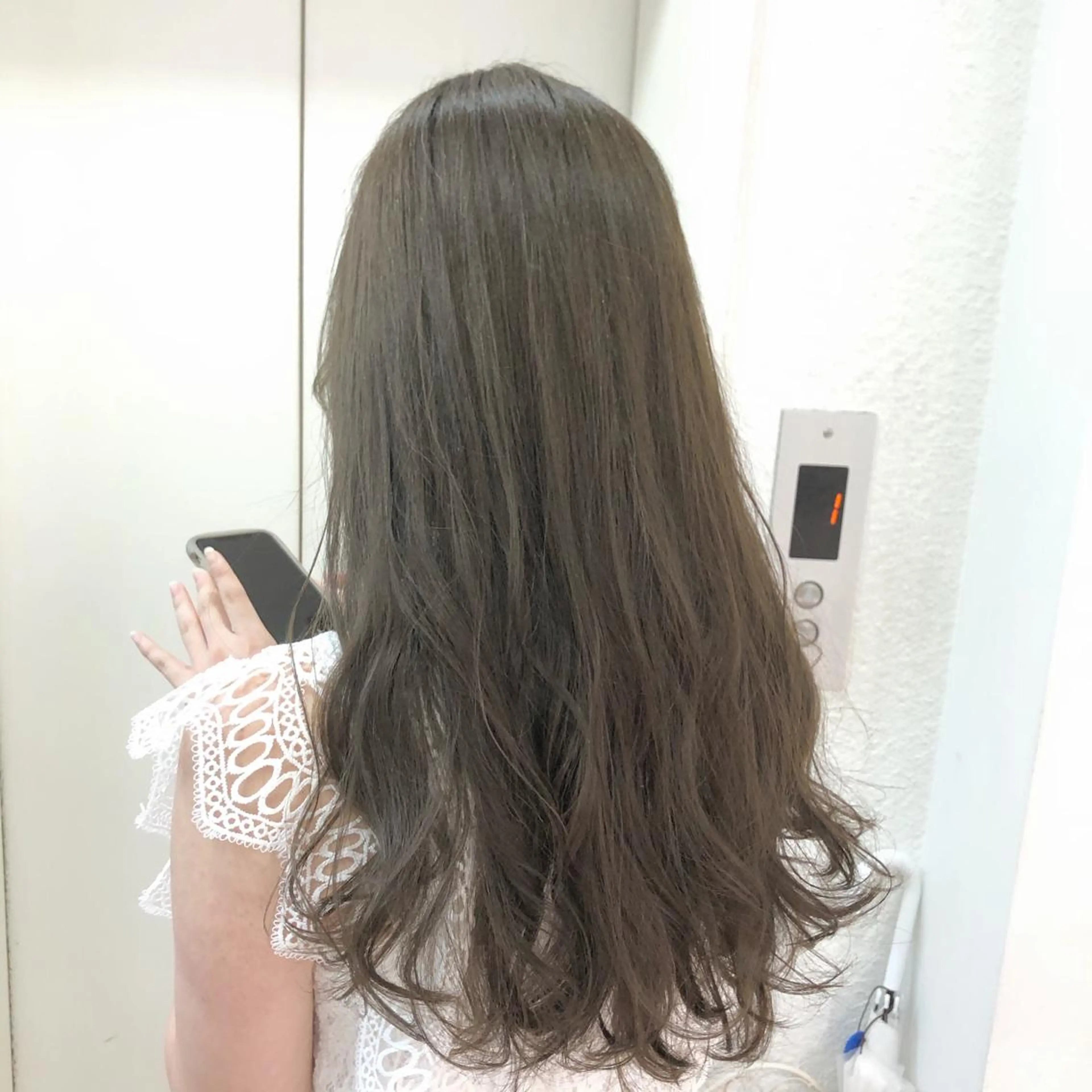 ロング カラー TRENCH　相澤 果歩のヘアスタイル