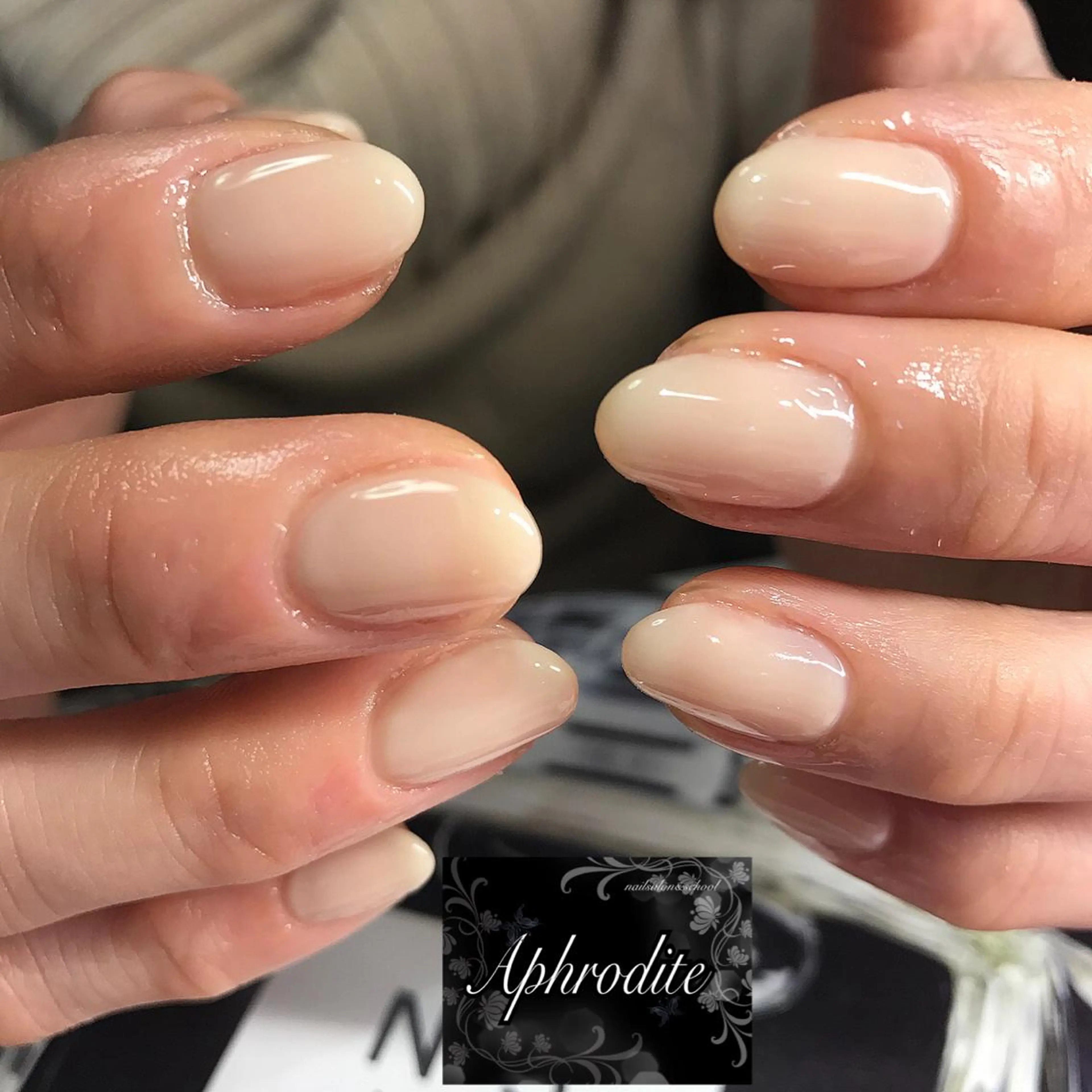 ネイル シンプルネイル APHRODITE Nagisaのネイルデザイン