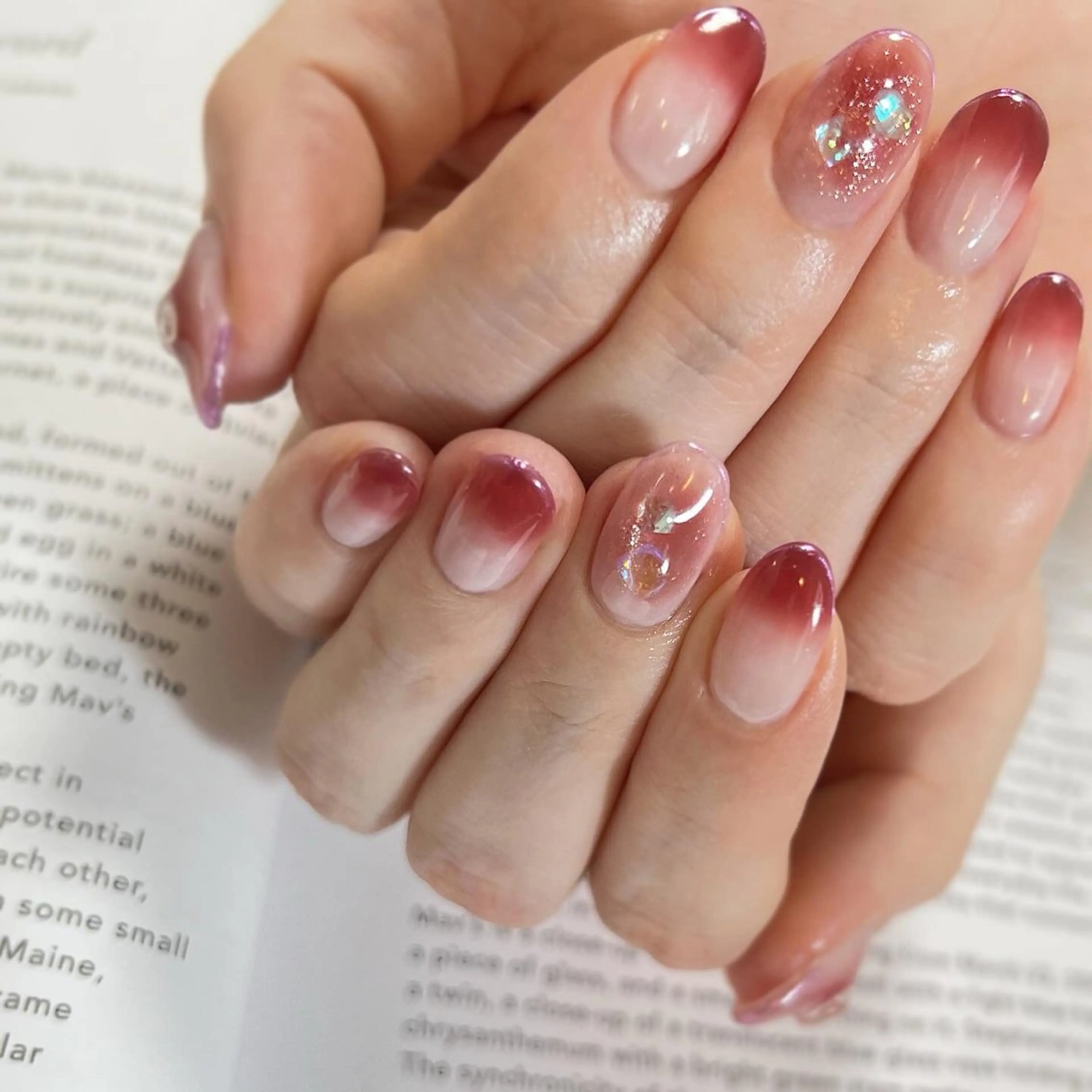 ネイル オーロラネイル ボルドー グラデーション キラキラネイル マグネットネイル ハンドネイル pointillé .ayaのネイルデザイン