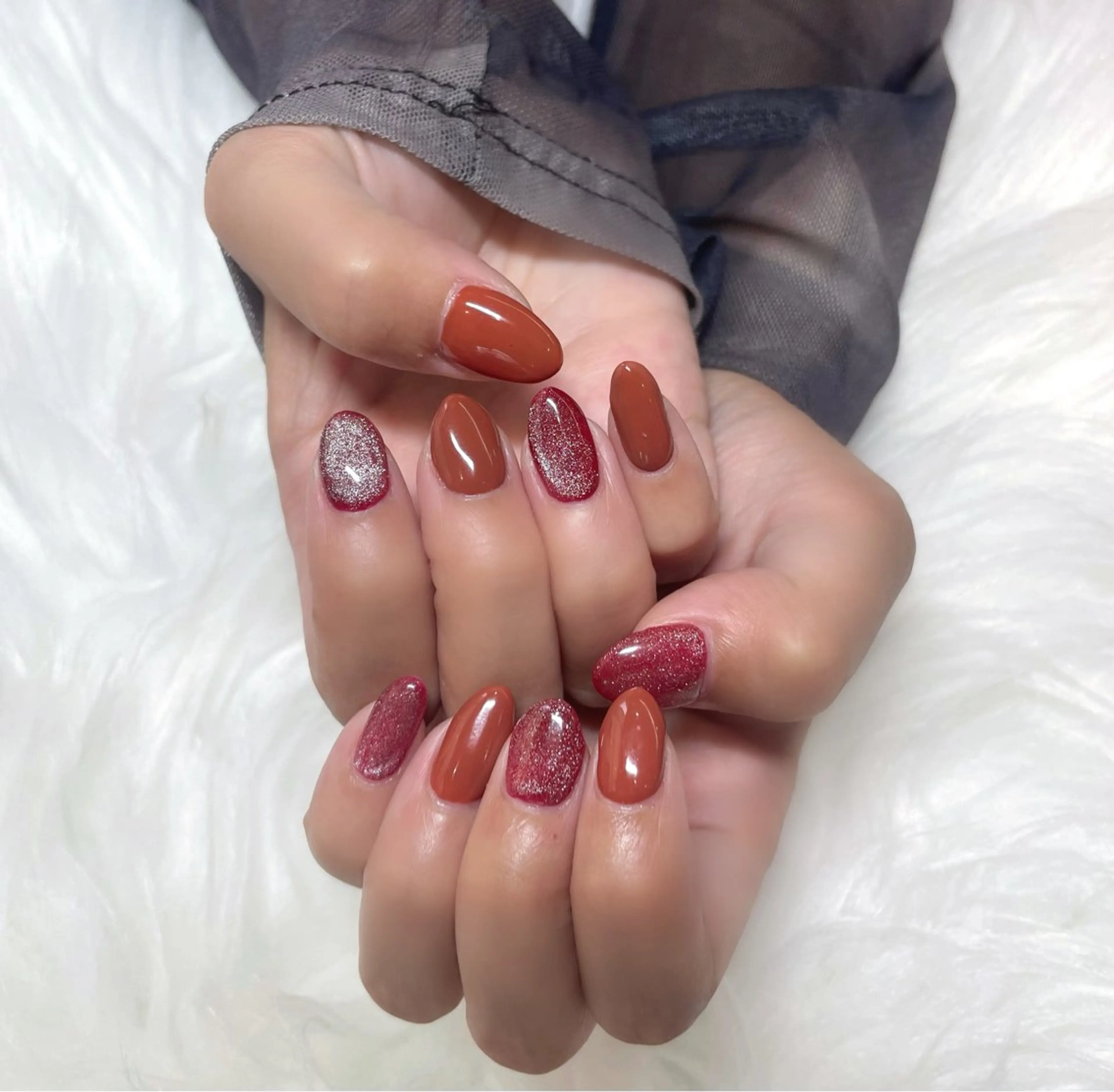 ネイル ブラウン マグネットネイル ワンカラーネイル 赤色 ハンドネイル e-up by boss所属・e-up nail Arisaのネイルデザイン
