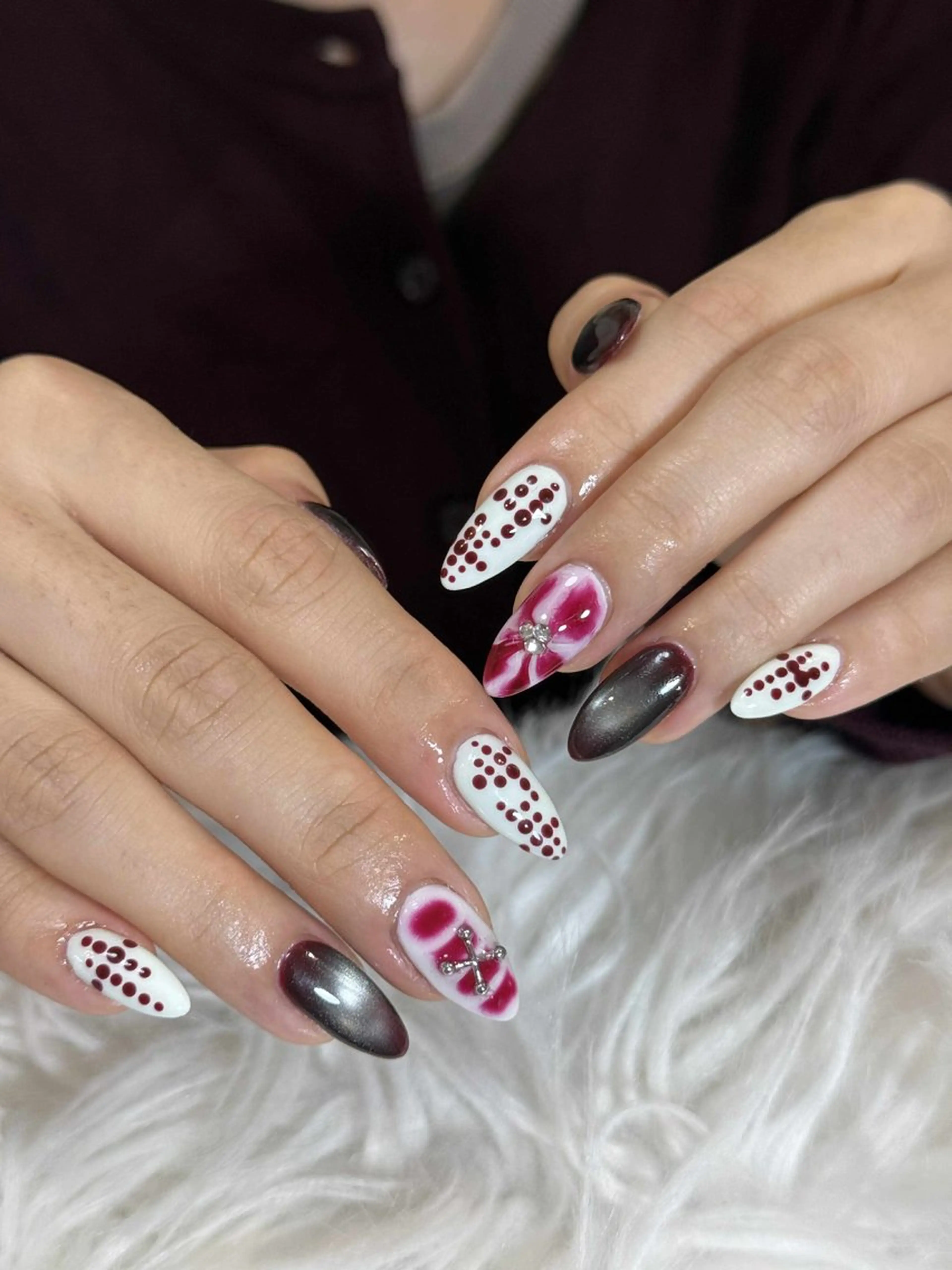 ネイル ボルドー ブラウン チークネイル ドット フットネイル ハンドネイル Julli nail studio所属・Julli NailStudioのネイルデザイン