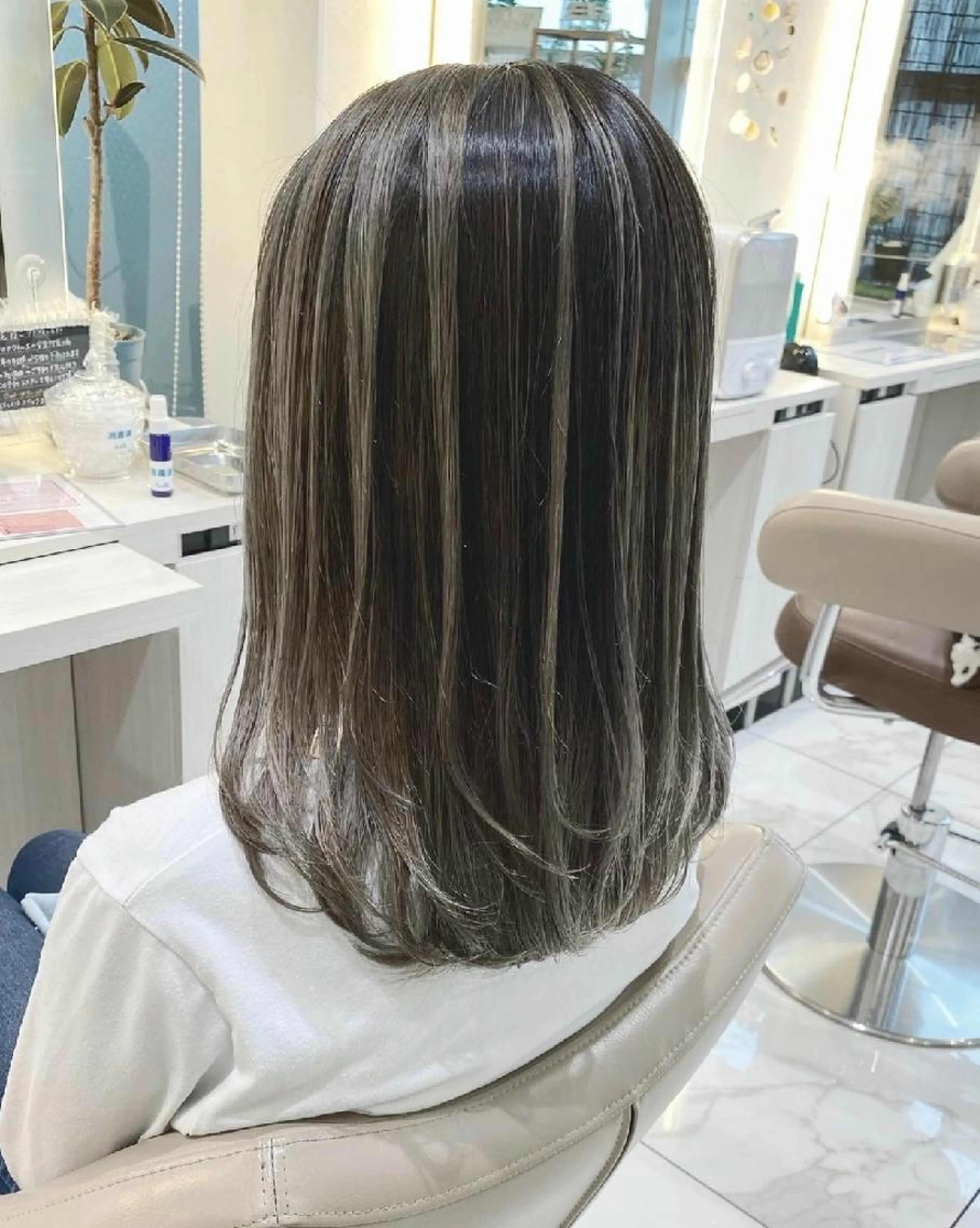 平日限定【海外風ハイライト✨】カット＋ブリーチハイライトカラーの写真