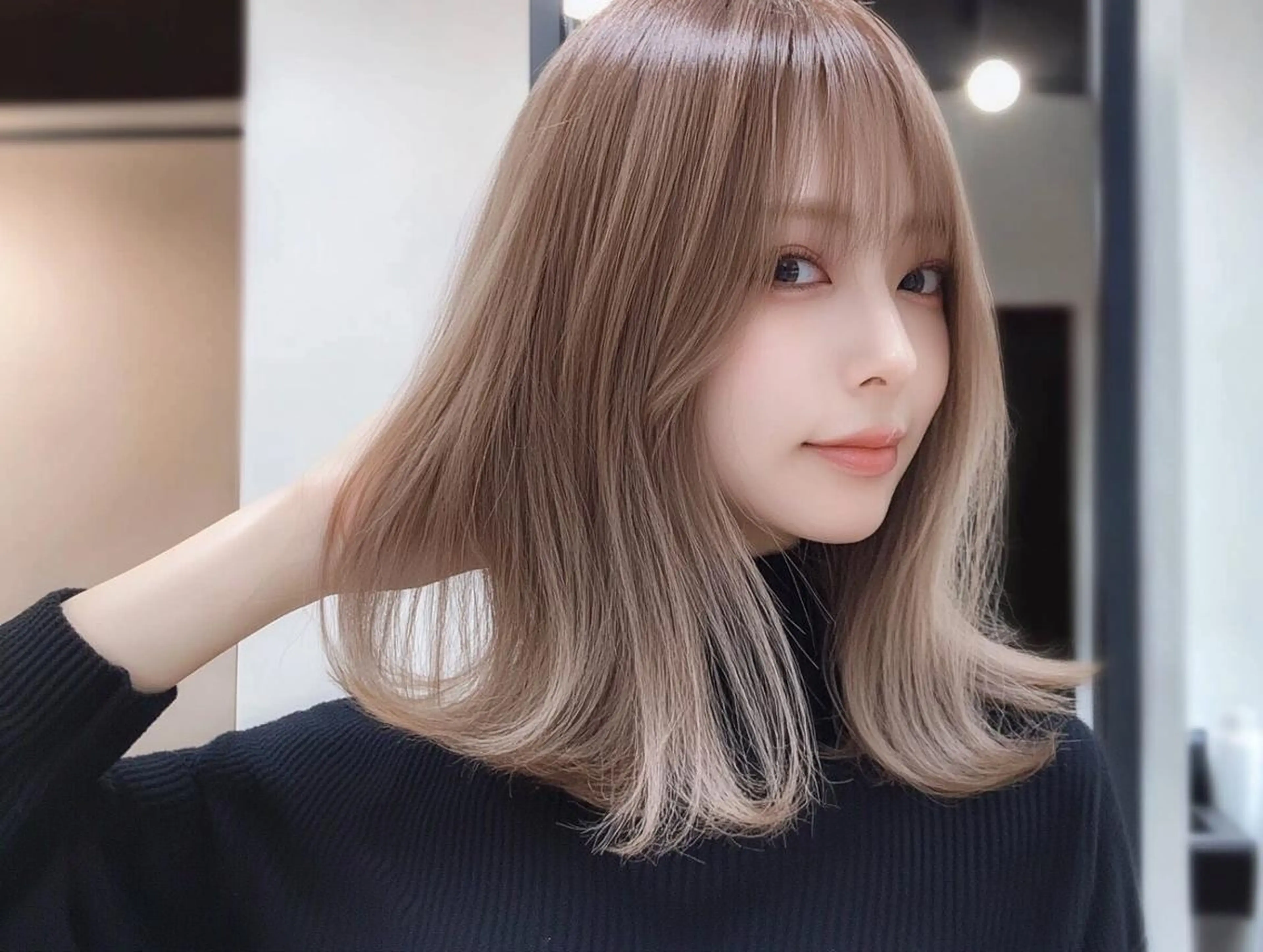 ロング バレイヤージュ/ ミルクティーベージュのヘアスタイル