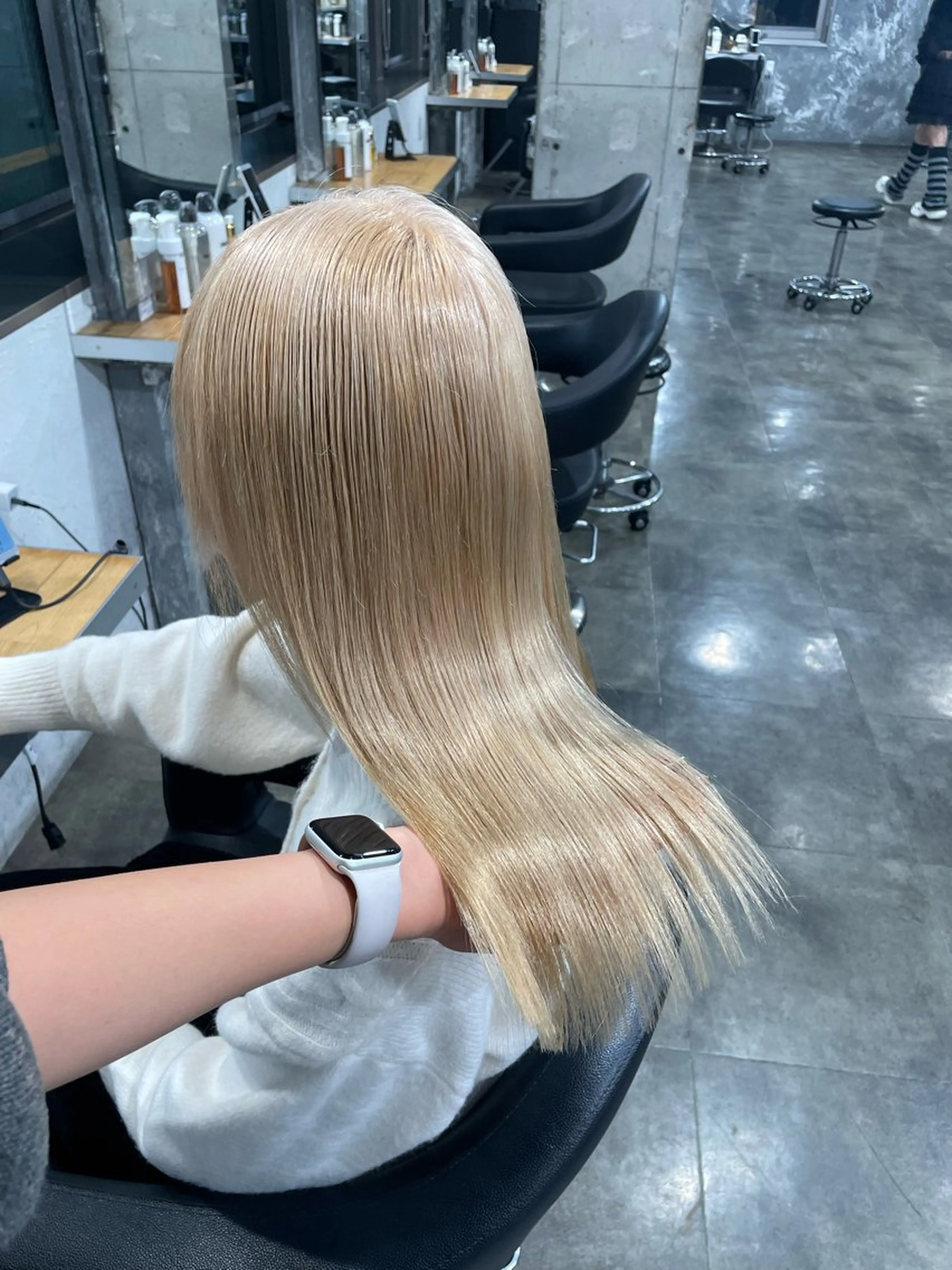 セミロング カラー ヘアカラー トリートメント ハイトーンブロンド 横浜💞ミオのヘアスタイル