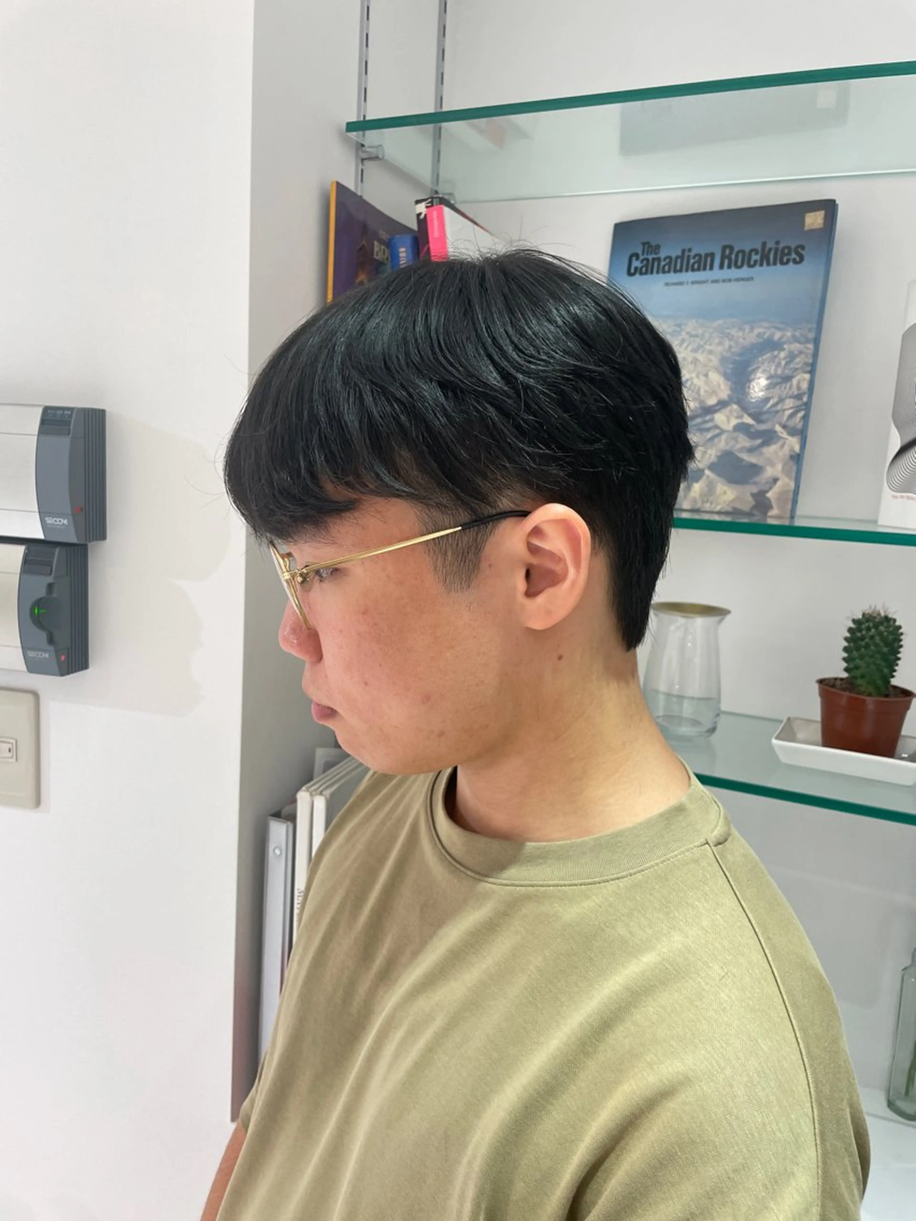 カラー メンズ マッシュ カット 佐藤 綾郁のヘアスタイル