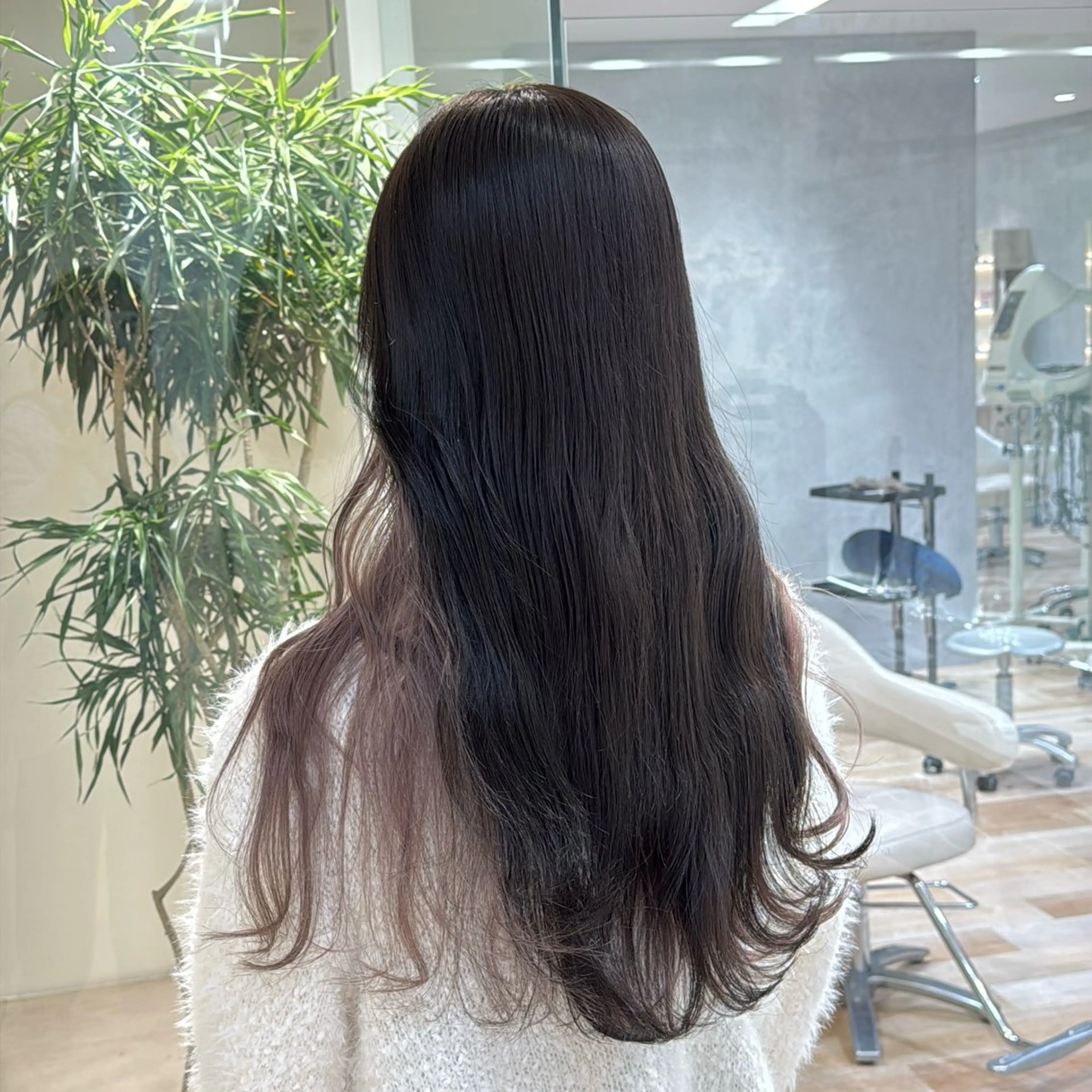 ロング カラー ブリーチ ラベンダーカラー カット ヘアカラー トリートメント 松永 わかなのヘアスタイル