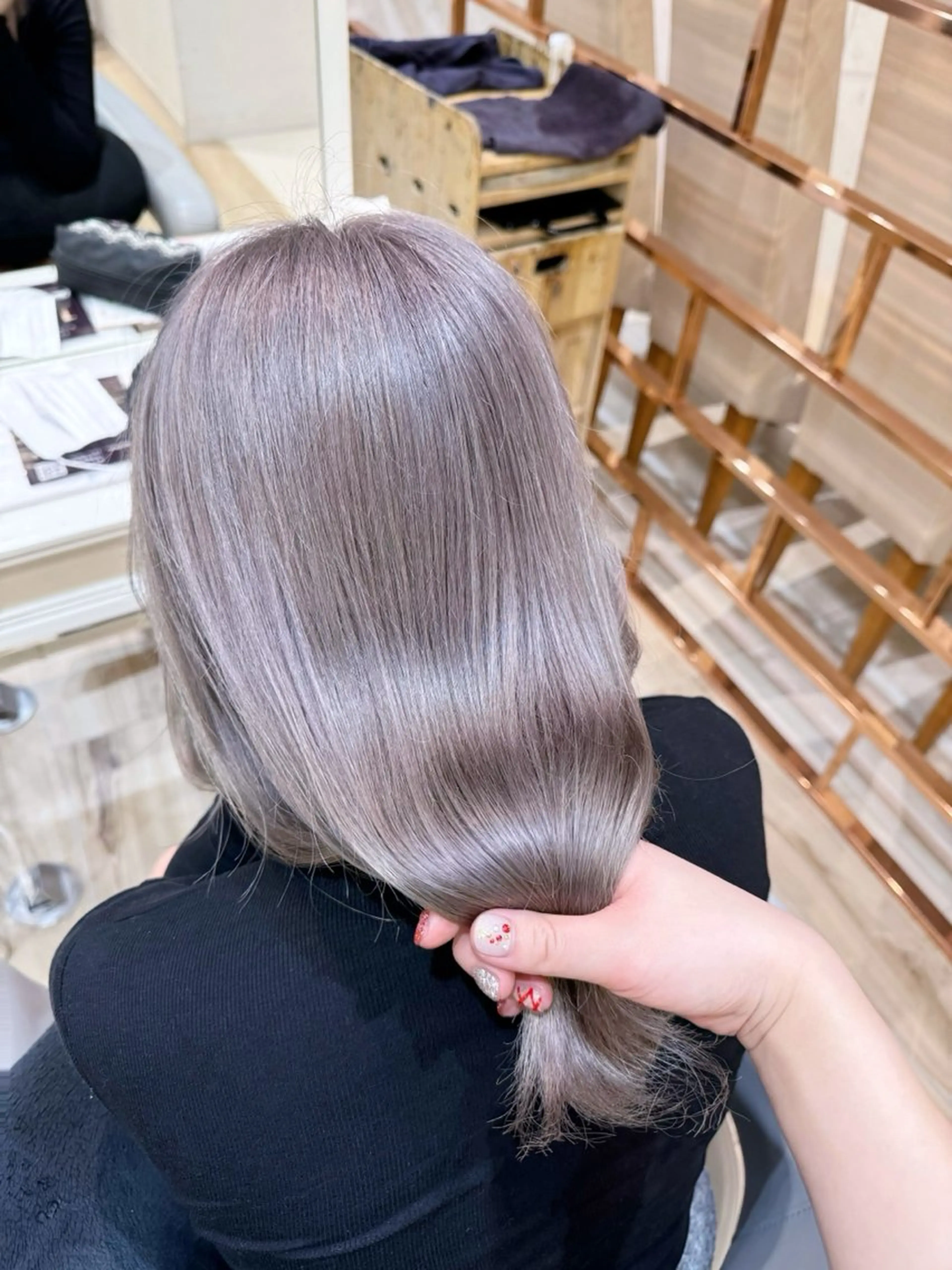 ロング カラー グレージュ ラベンダーカラー ラベンダーグレージュ ラベンダーグレー ヘアカラー トリートメント 成田 悠里【鶴見 BONECCA】のヘアスタイル