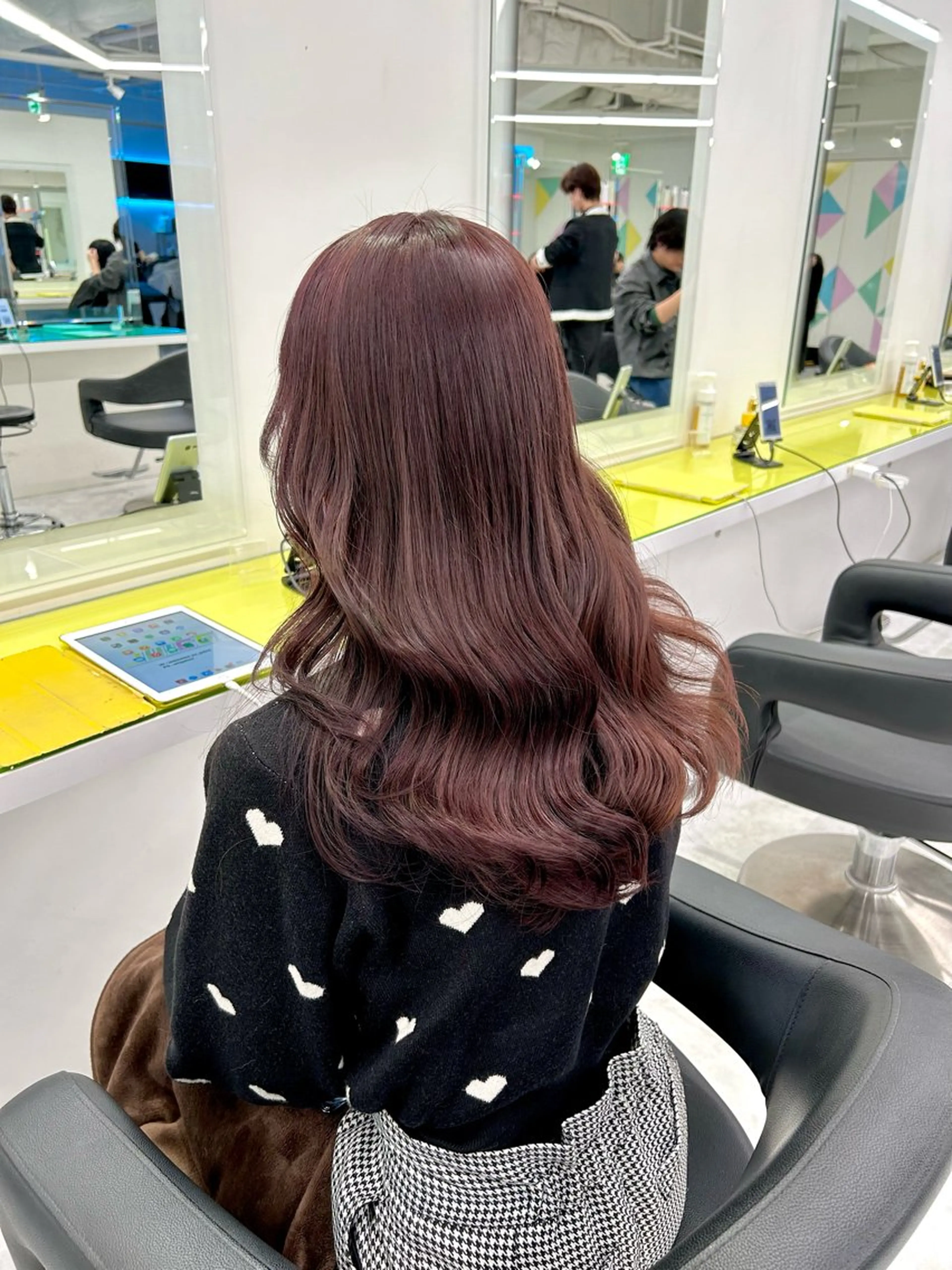 ロング カラー ヘアアレンジ トレンドモテカラー 🩷色落ちまで可愛くのヘアスタイル