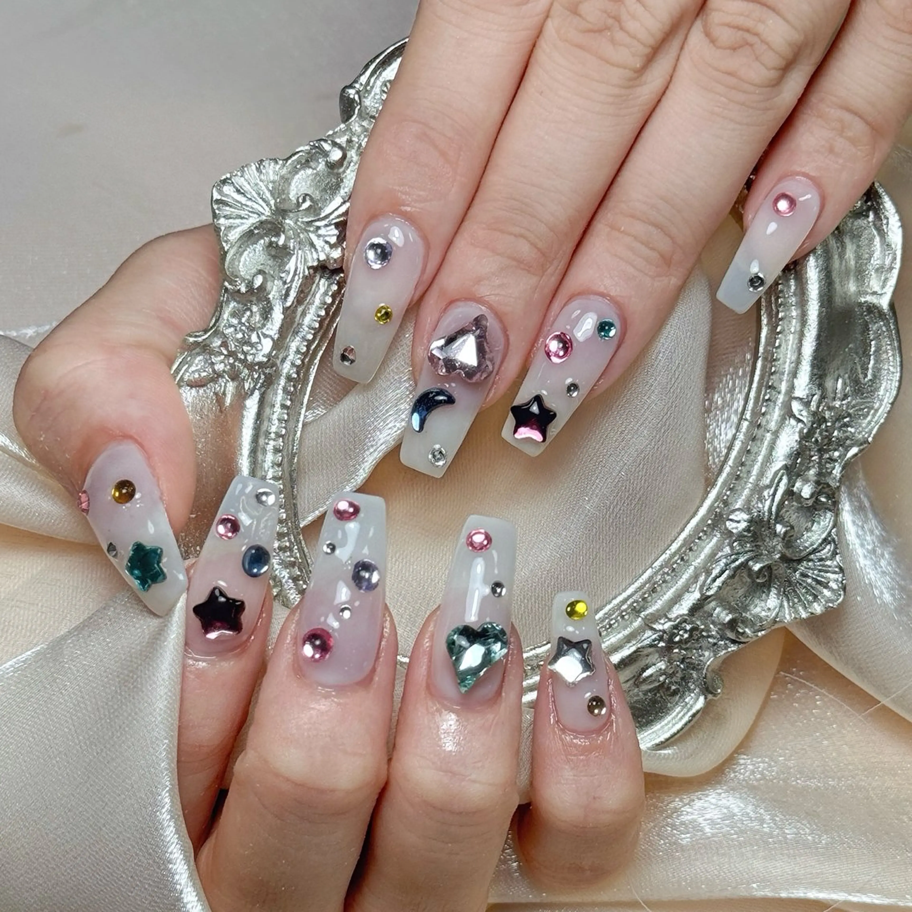 ネイル マギー ネイル🦋のネイルデザイン
