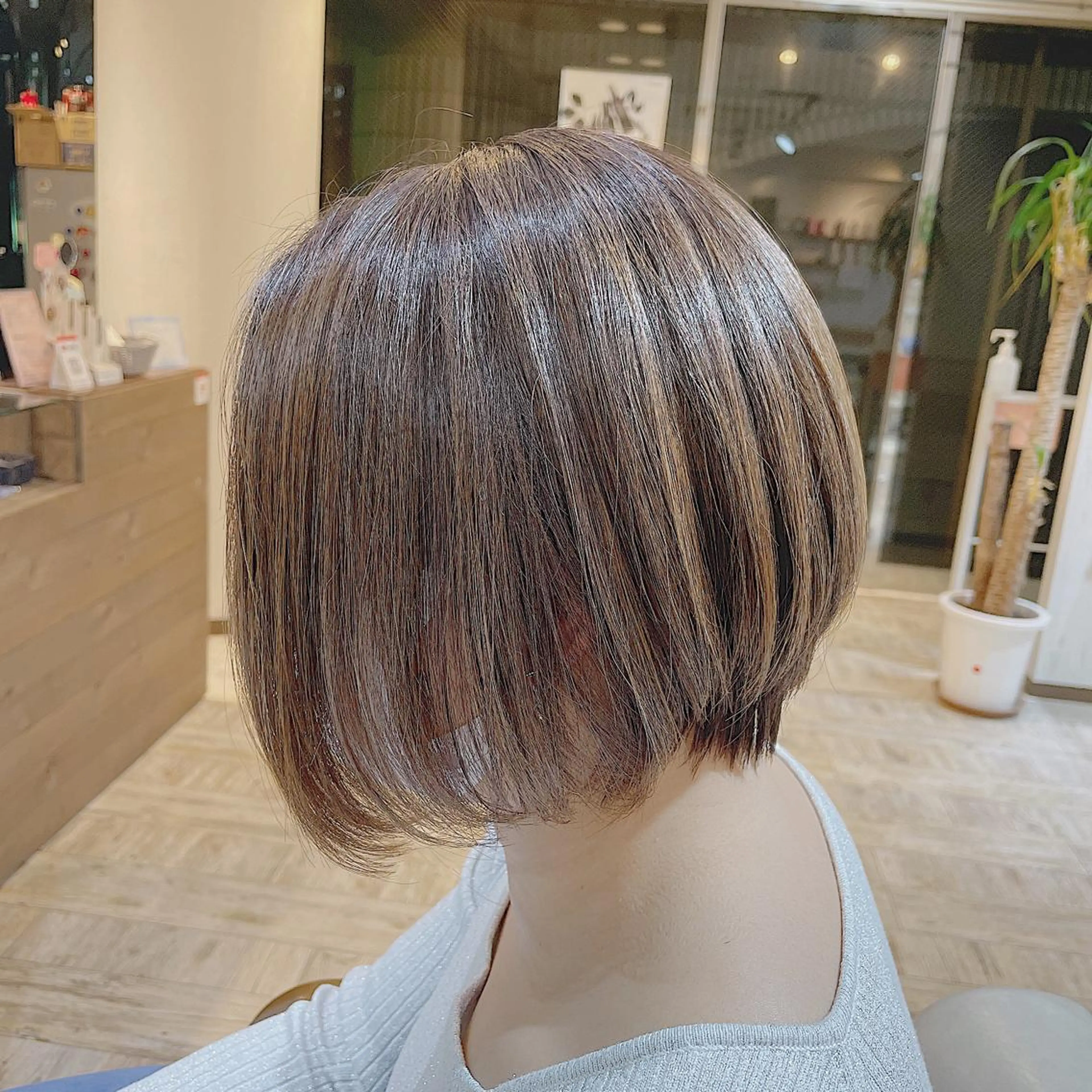ショート カラー ワンレンボブ ショートボブ アッシュ ベージュカラー ショコラベージュ カット ヘアカラー トリートメント 【垢抜け大人髪】 TIARA西山のヘアスタイル