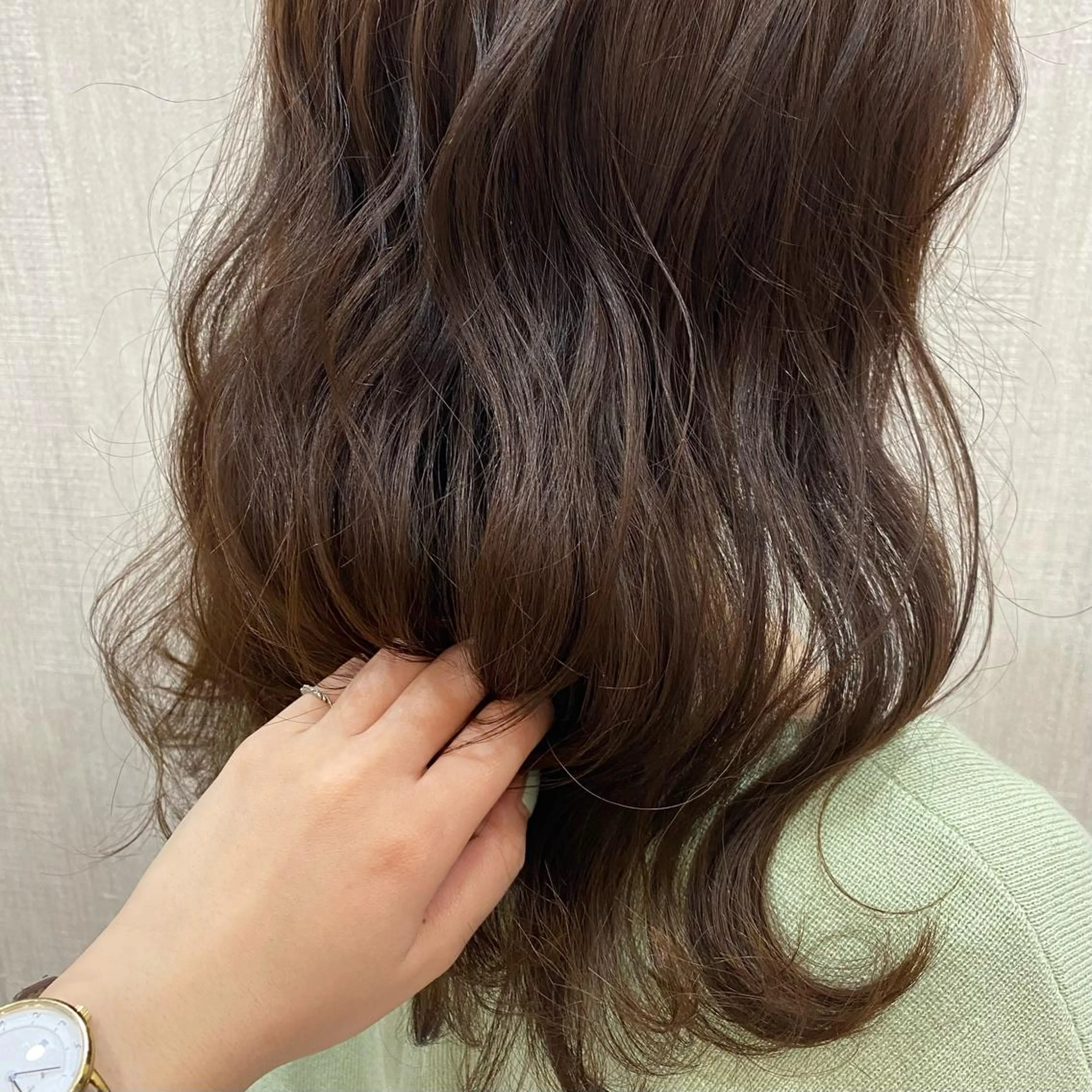 セミロング カラー カット ヘアカラー トリートメント 🫧透け感⋆艶髪💎 山口アヤカのヘアスタイル