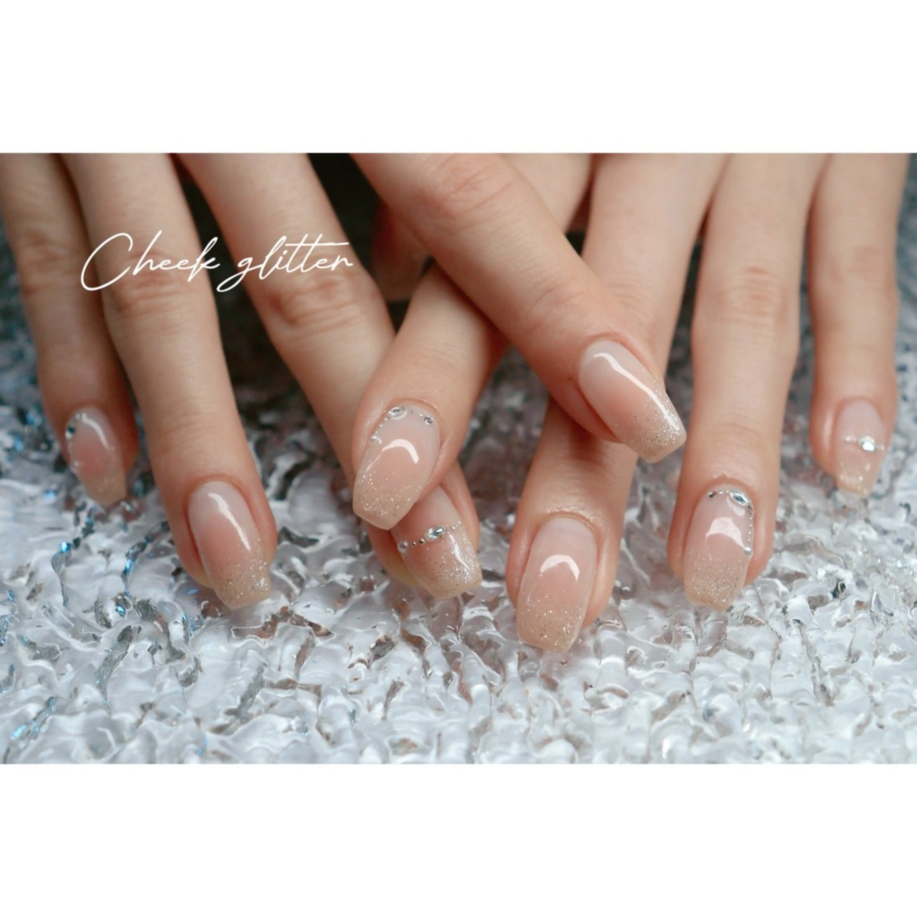 ネイル チークネイル グラデーション ラメ(グリッター) ラメグラデーション ハンドネイル ハンドケア mapple nailのネイルデザイン