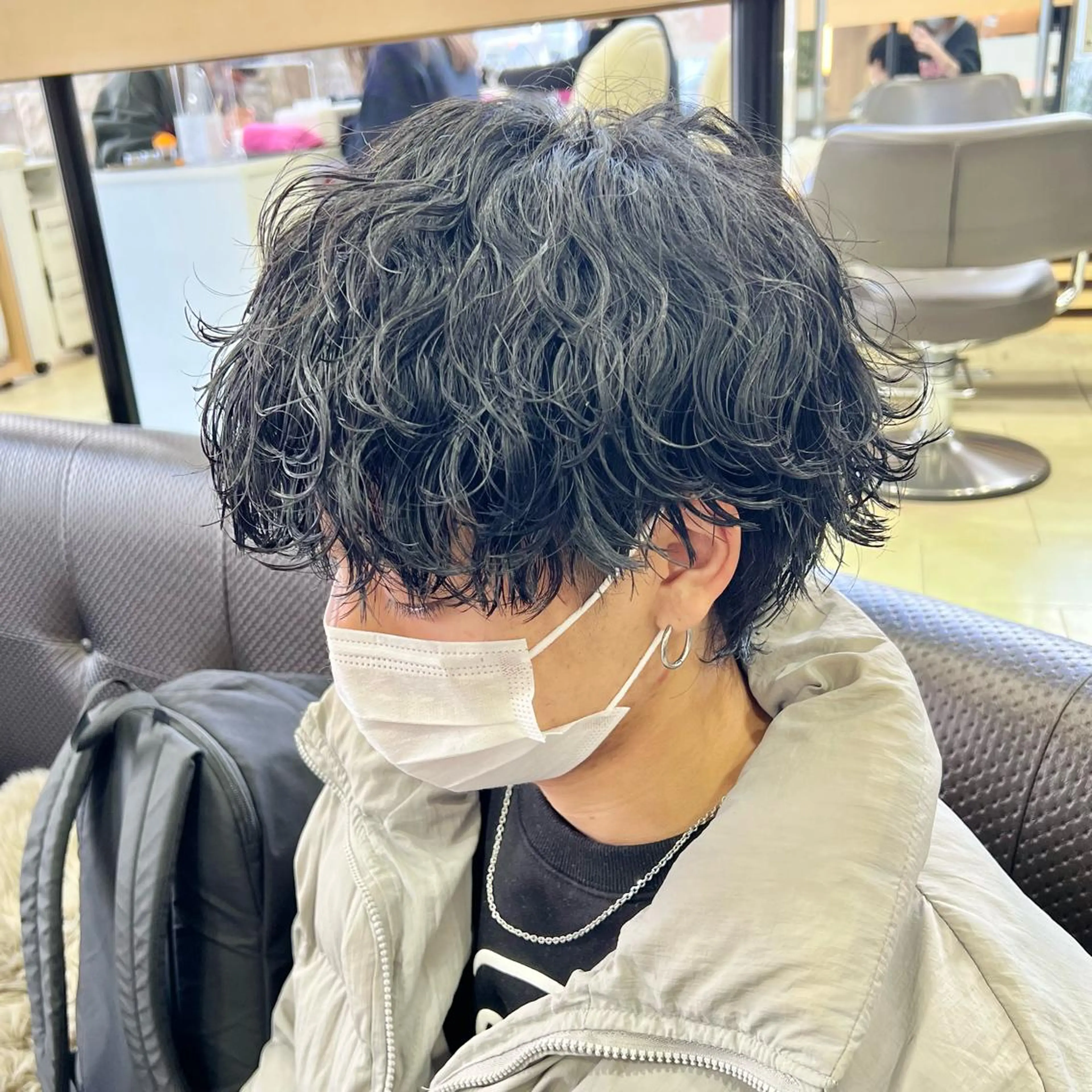 ショート カラー パーマ メンズ アイブロウ カット パーマ ダウンパーマ🇰🇷 毛流れパーマ【かな】のヘアスタイル