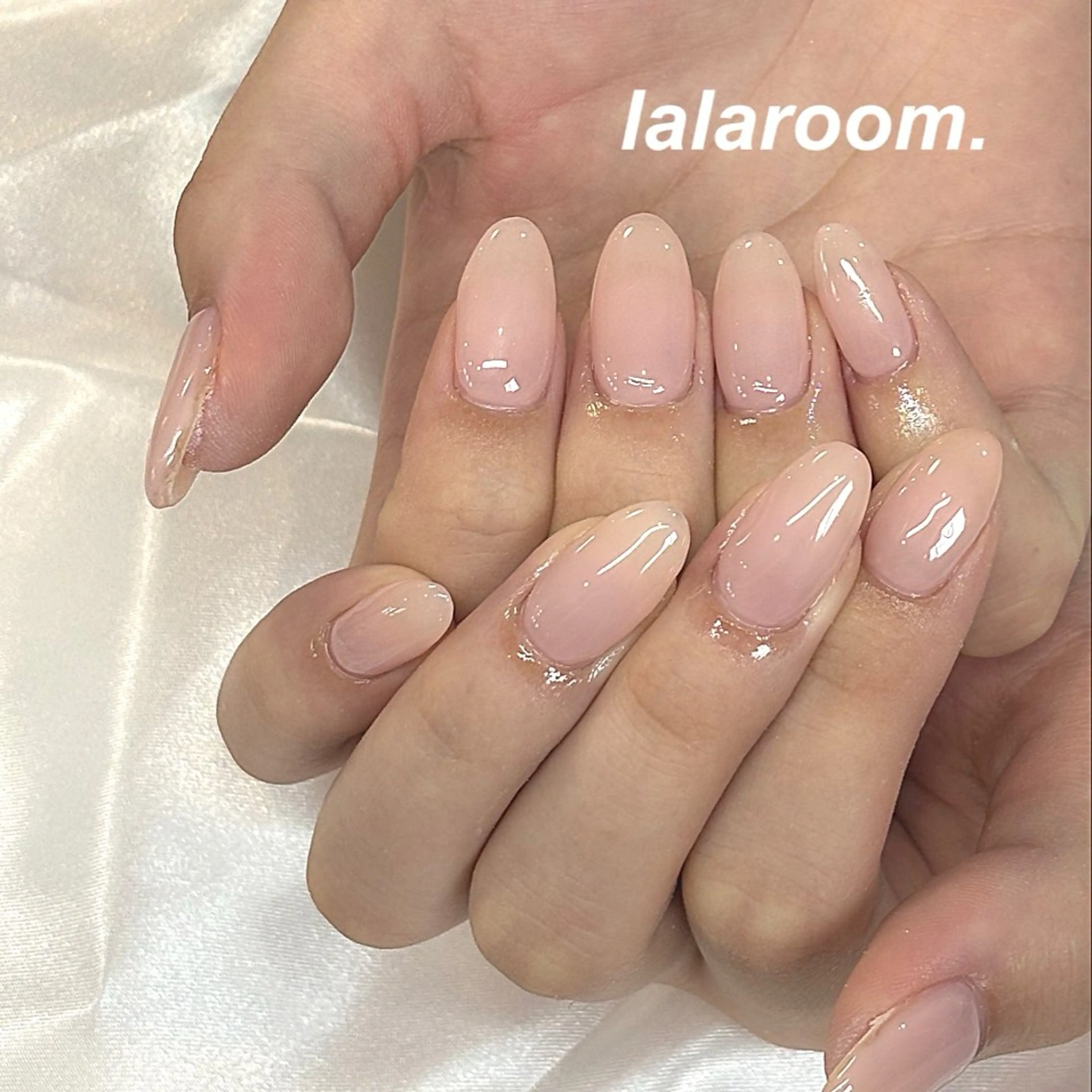 ネイル キラキラネイル マグネットネイル オフィスネイル ワンカラーネイル シンプルネイル ハンドネイル lala room.のネイルデザイン