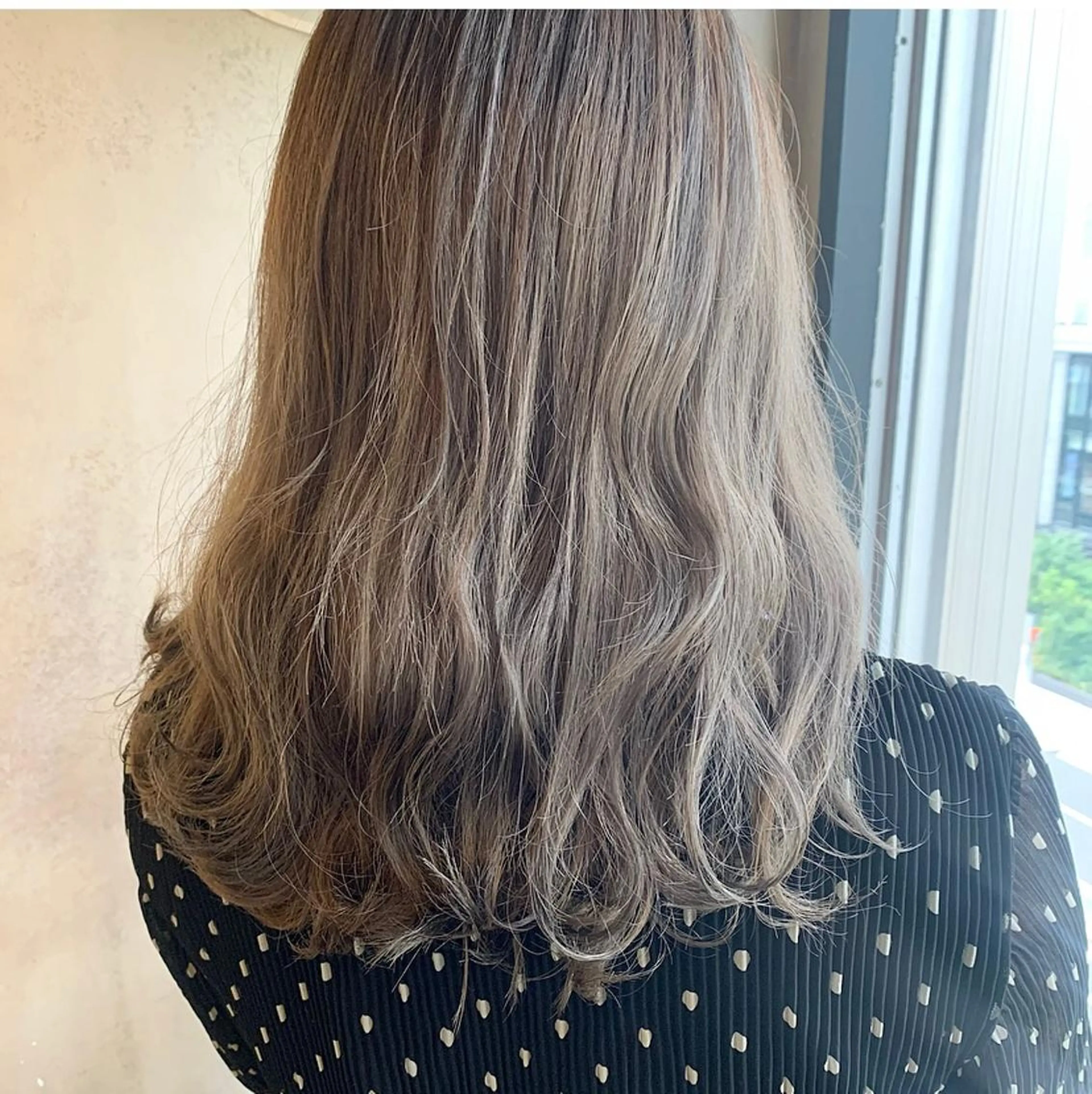 ミディアム カット ヘアカラー トリートメント 顔まわりカット/ 艶感カラー/sikiのヘアスタイル