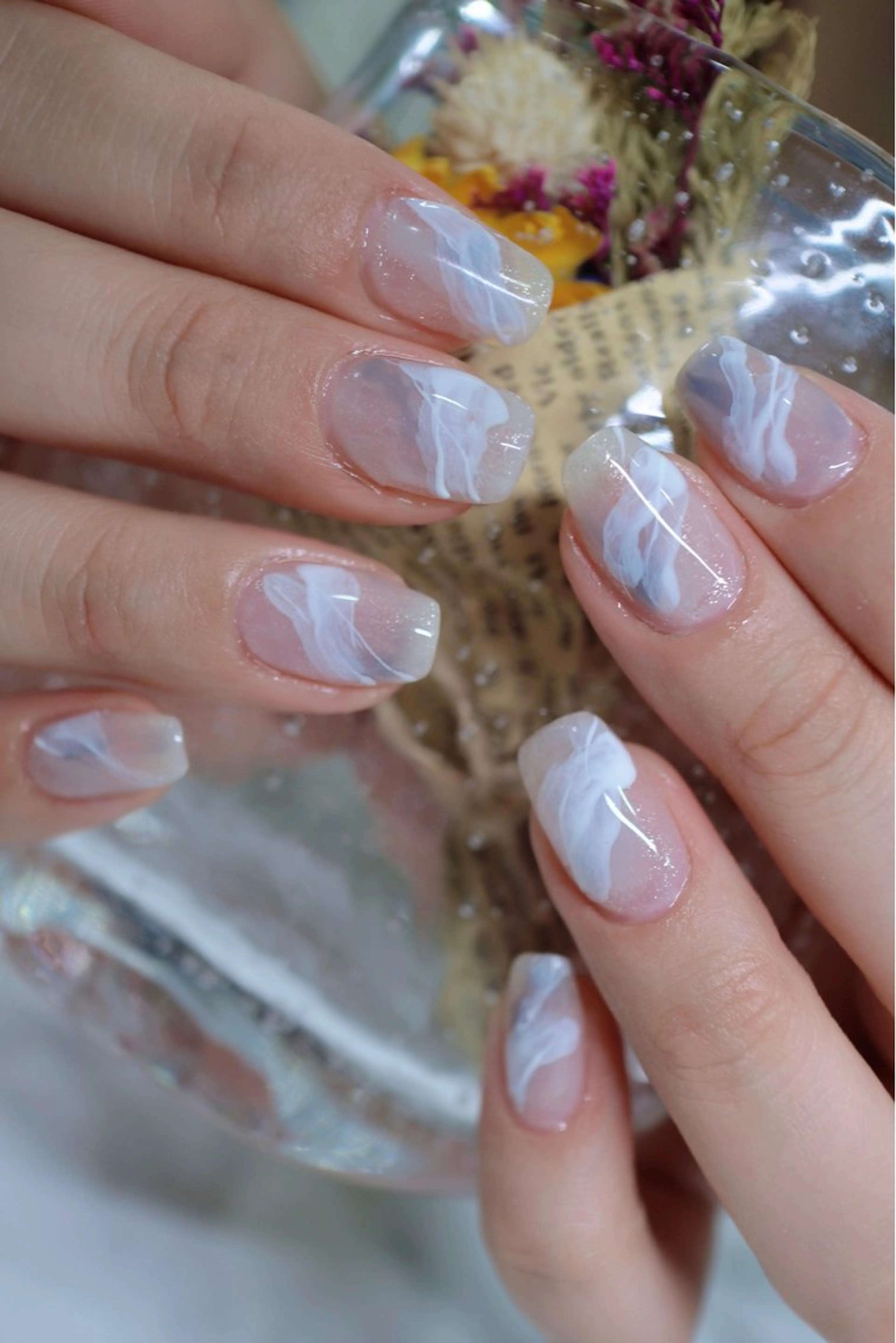 ネイル ニュアンスネイル ホワイト Kaka Nailsのネイルデザイン