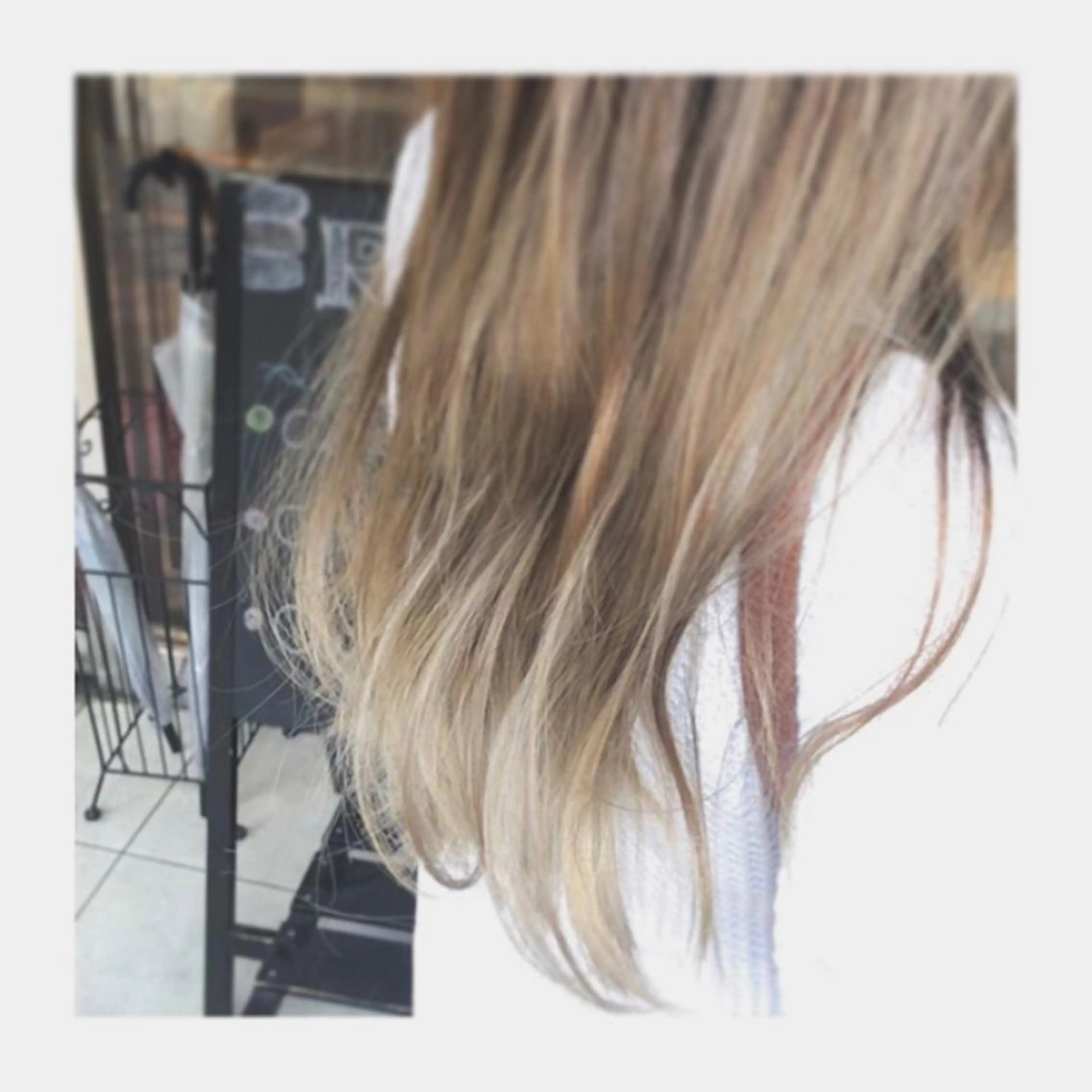ミディアム カラー アッシュ ブリーチ 小國 綾かのヘアスタイル