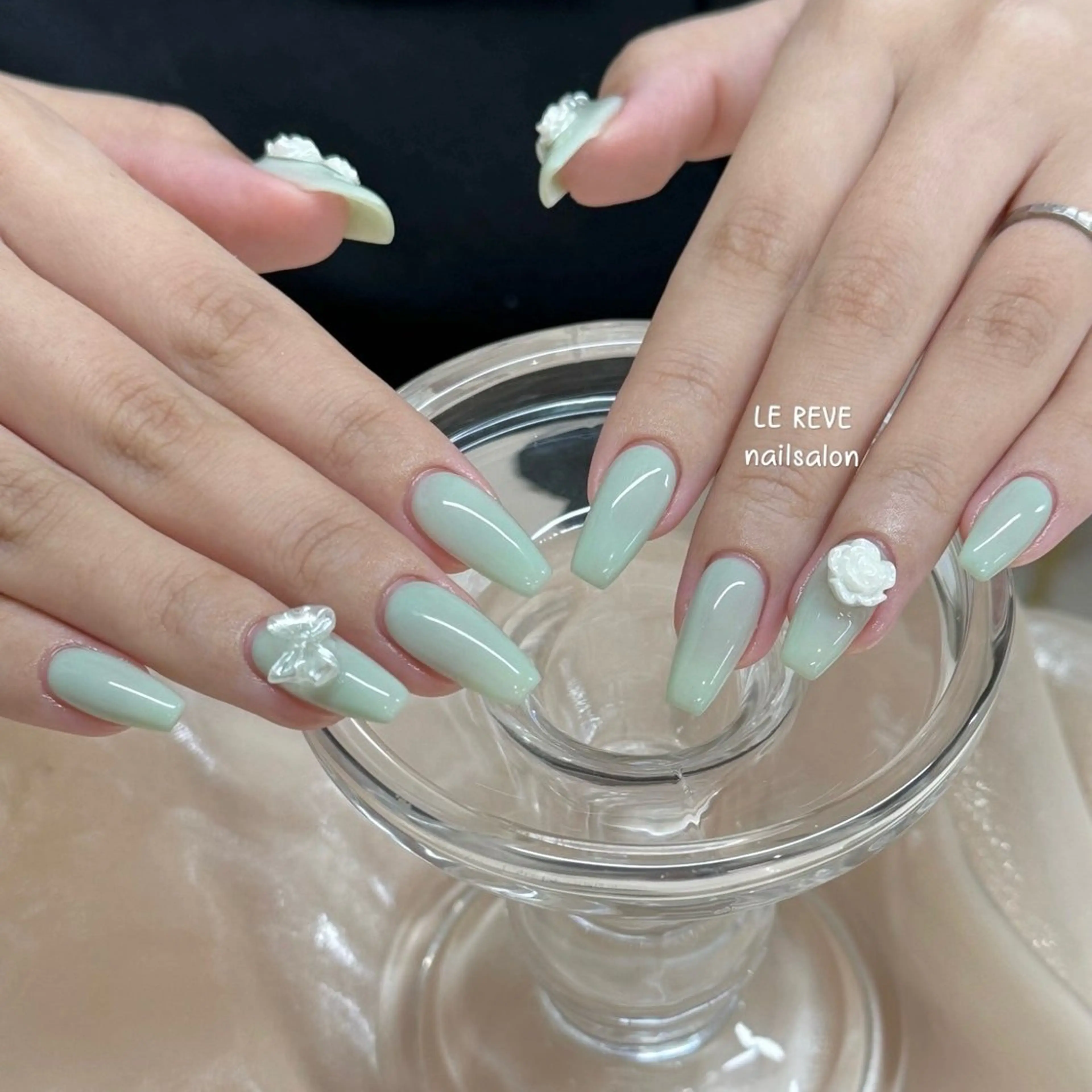 ネイル 韓国ネイル ニュアンスネイル シンプルネイル 夏ネイル ワンホンネイル ハンドネイル LE REVE nailsalonのネイルデザイン