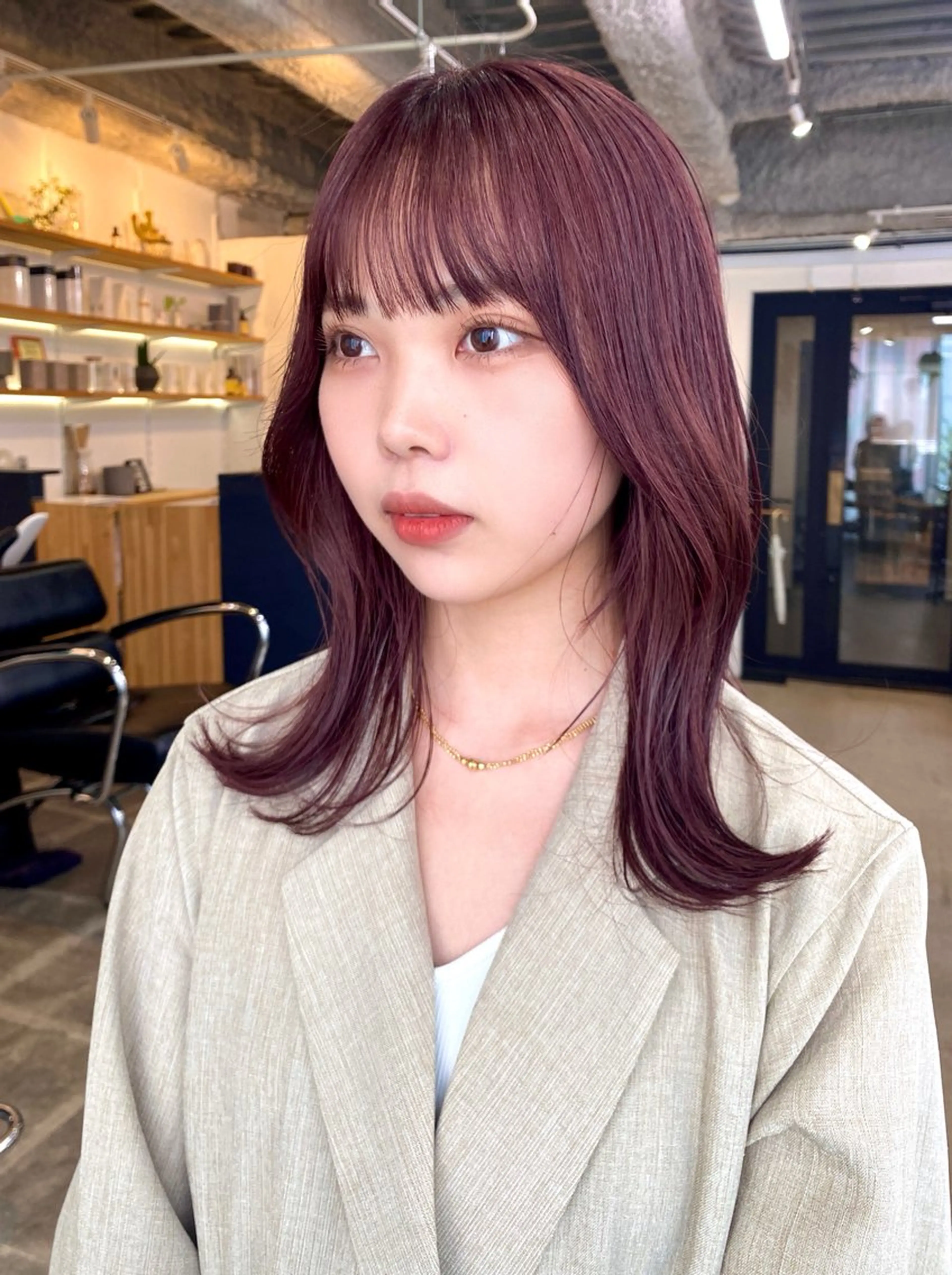 セミロング カラー ブリーチ ブラウンカラー カシス 透明感カラー ラベンダーカラー ヘアカラー 暖色カラー/天神/ ヘイマサクラのヘアスタイル
