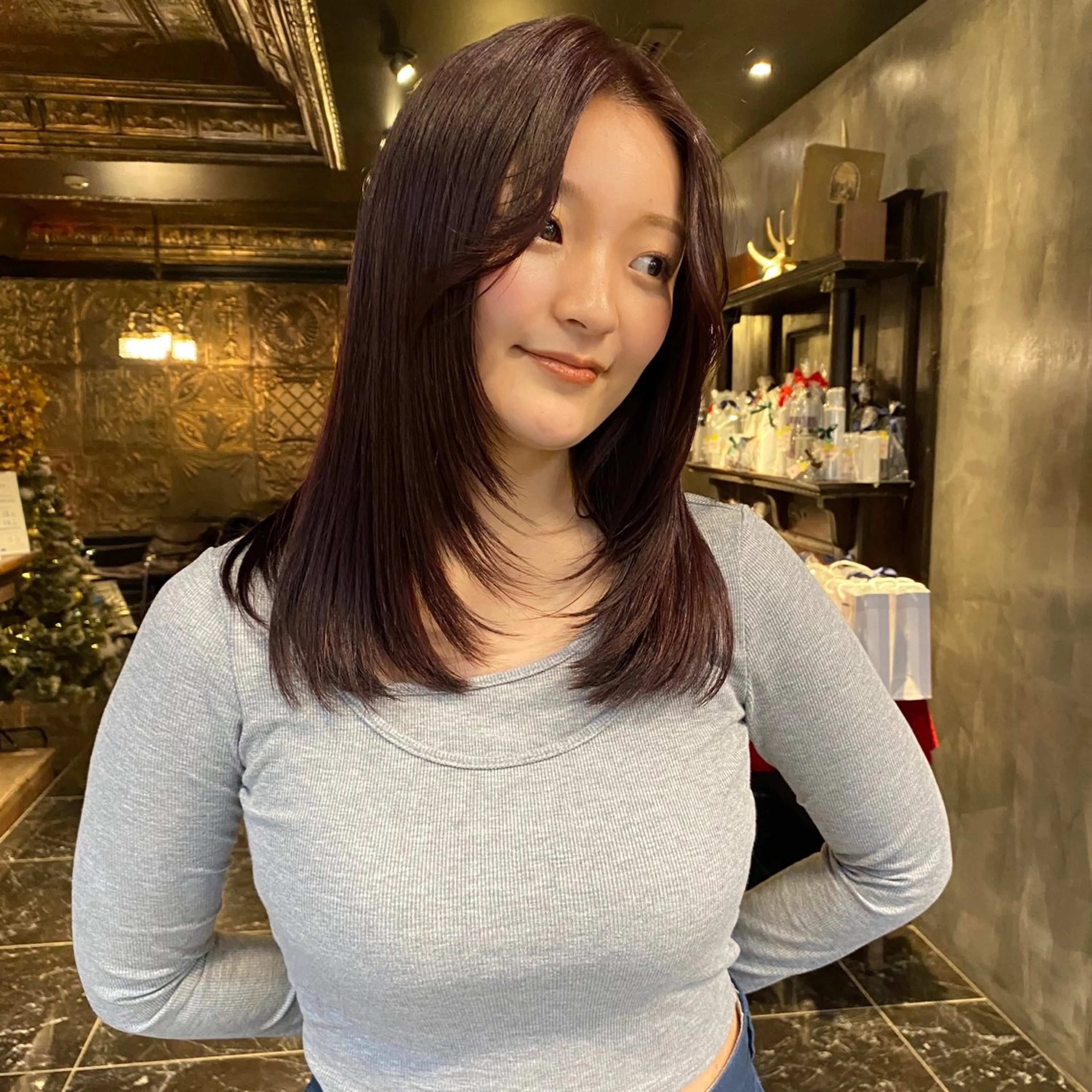 セミロング カラー 顔まわりレイヤー レイヤーカット カット トリートメント ◽️モードヘア◽️ SHOUTOのヘアスタイル