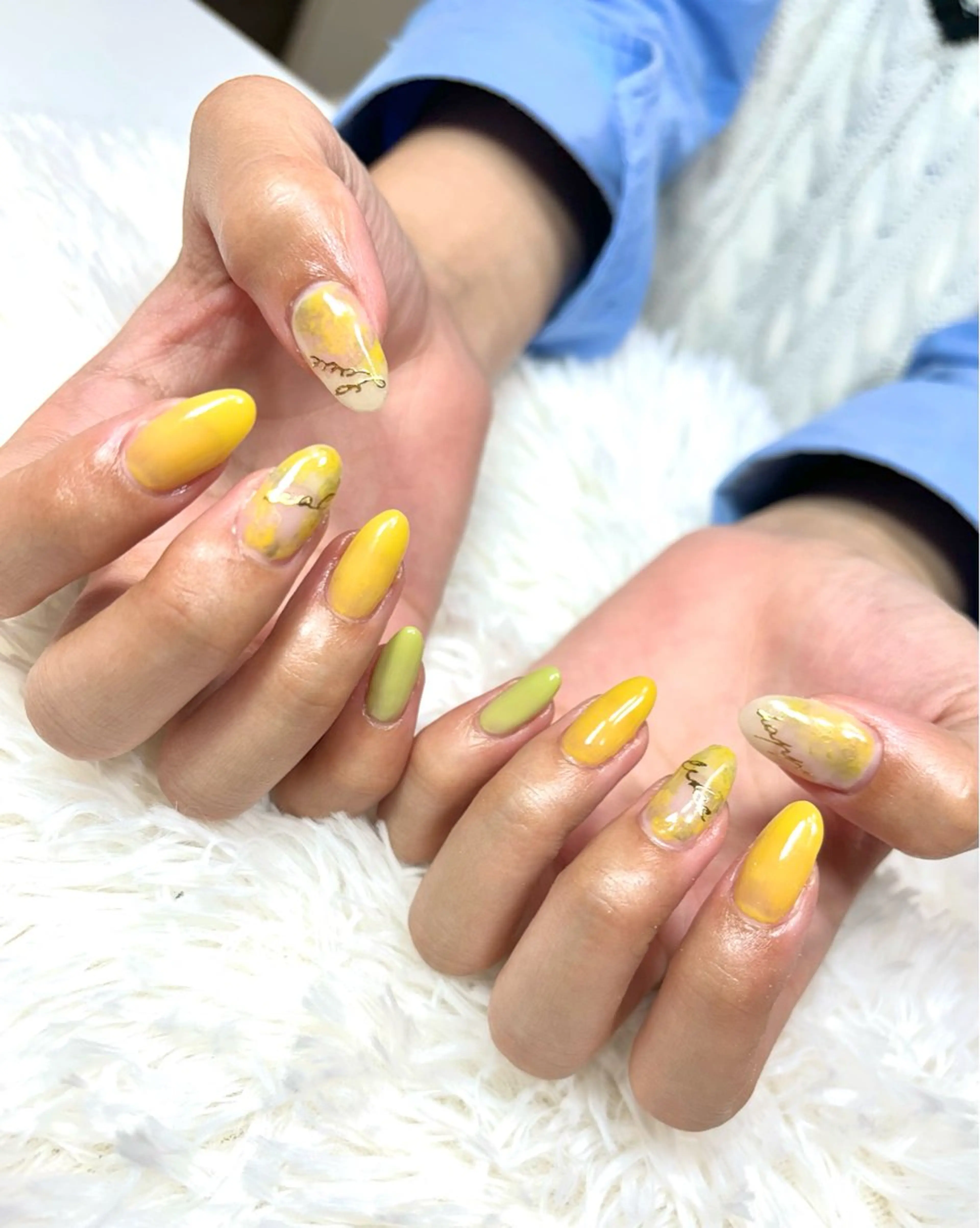 ネイル フラワーネイル ニュアンスネイル 夏ネイル 黄色 ハンドネイル LUANA n'sのネイルデザイン