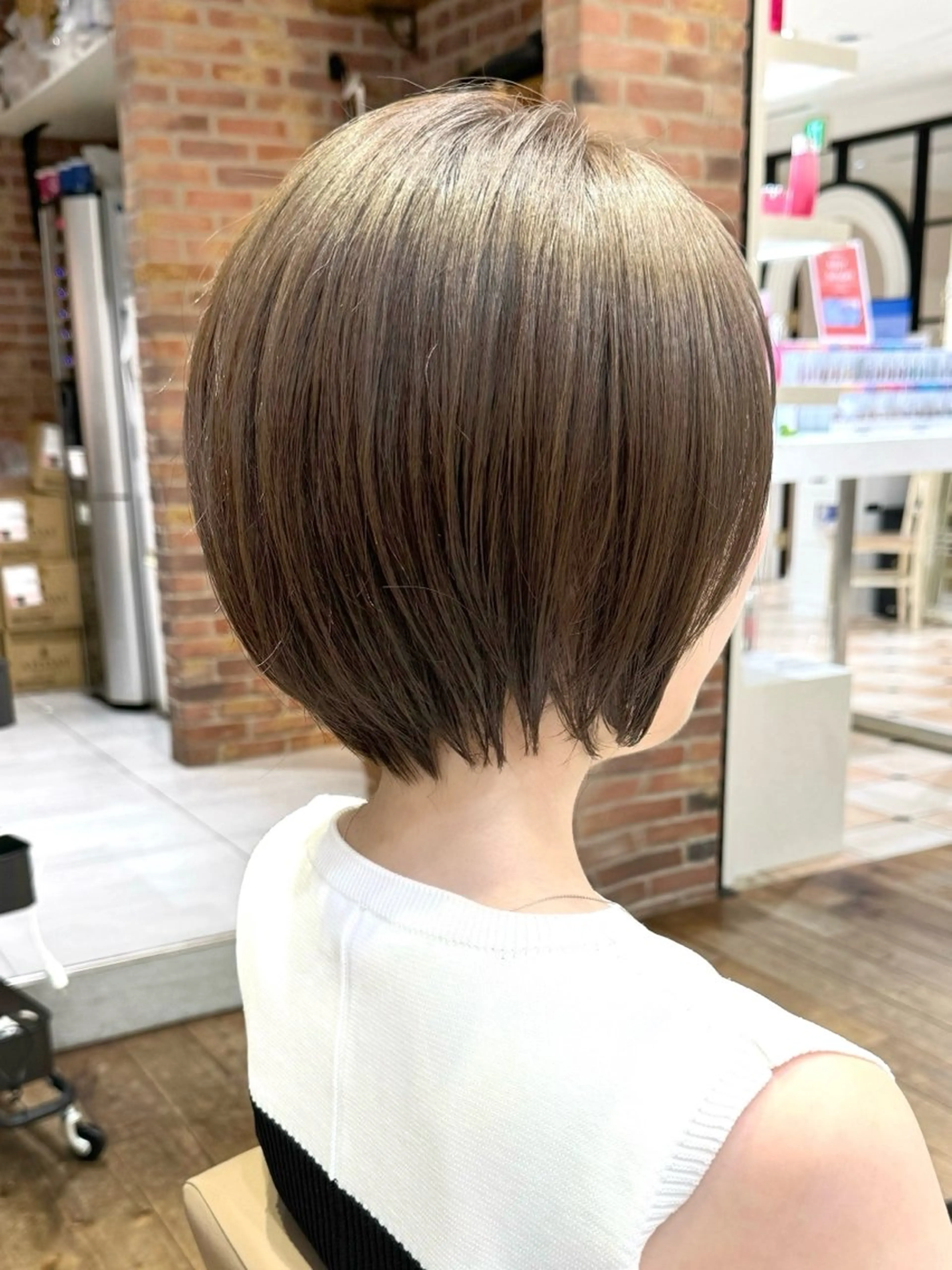 ショート カラー カット ヘアカラー トリートメント 💍新宿ショート 💍岩田莉奈のヘアスタイル