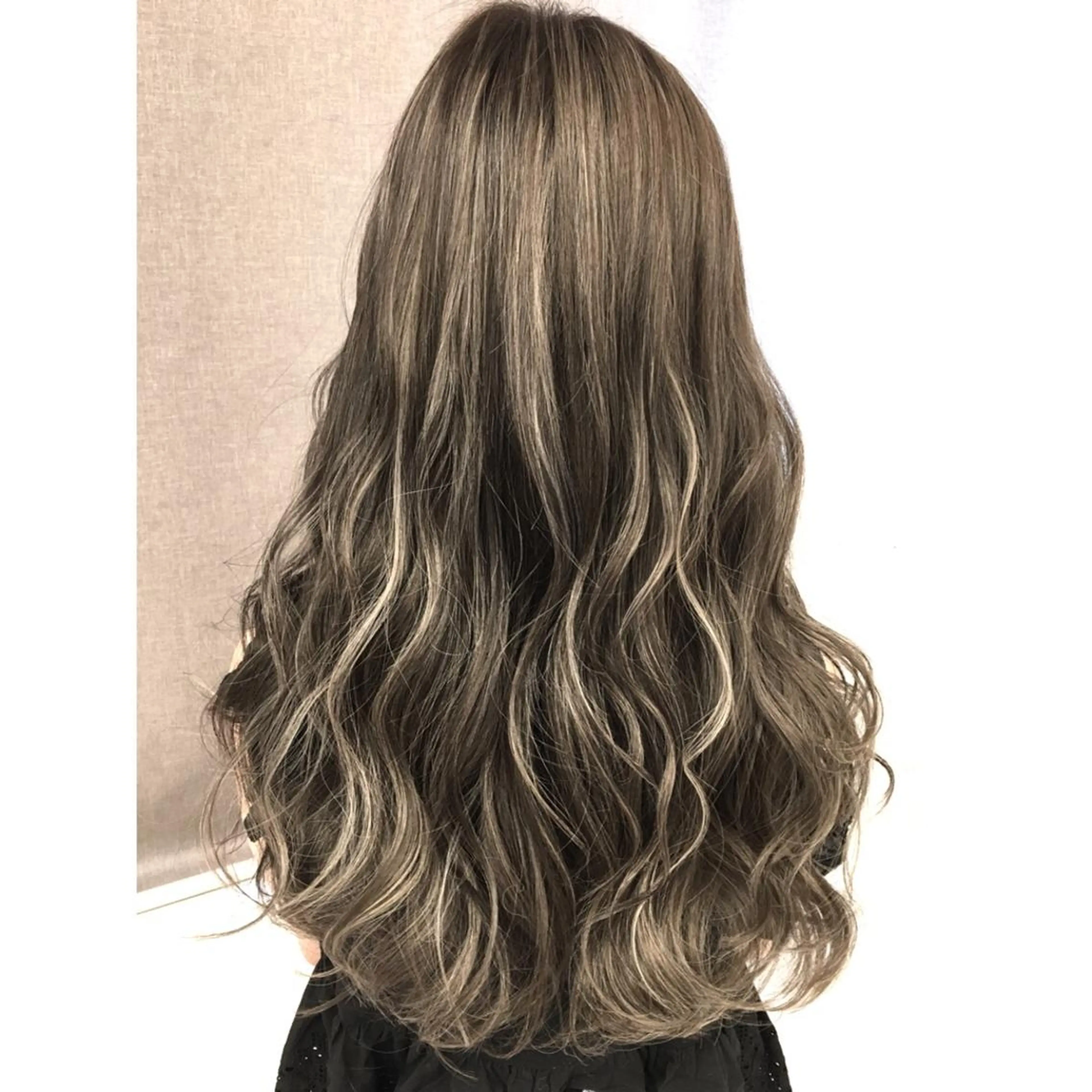 セミロング カラー ベージュカラー ハイライトカラー 3Dハイライト ハイライト ヘアカラー トリートメント 井上 一平のヘアスタイル