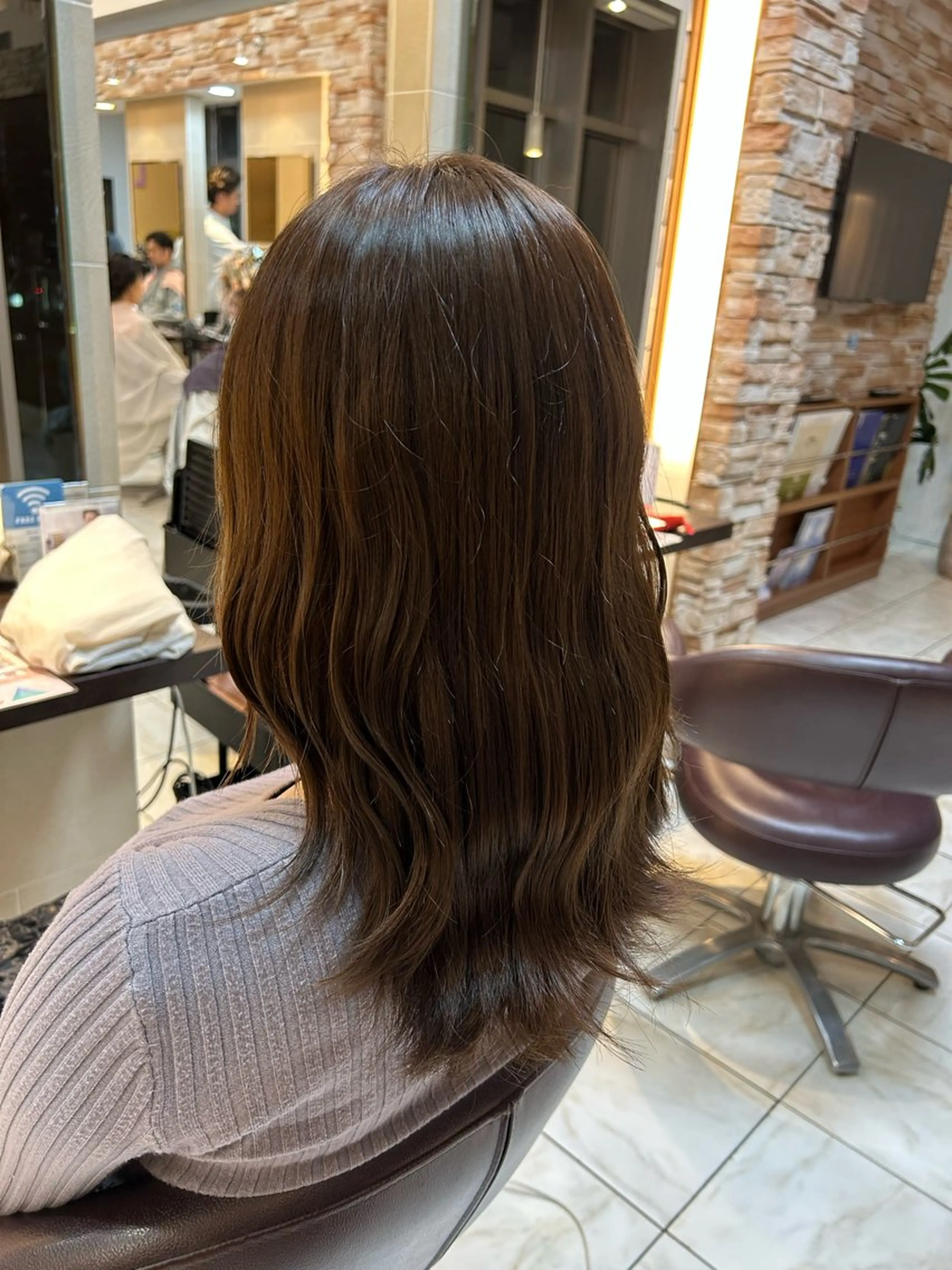ミディアム カット ヘアカラー トリートメント 🧸HARUNA 艶髪✨透明感🫧のヘアスタイル