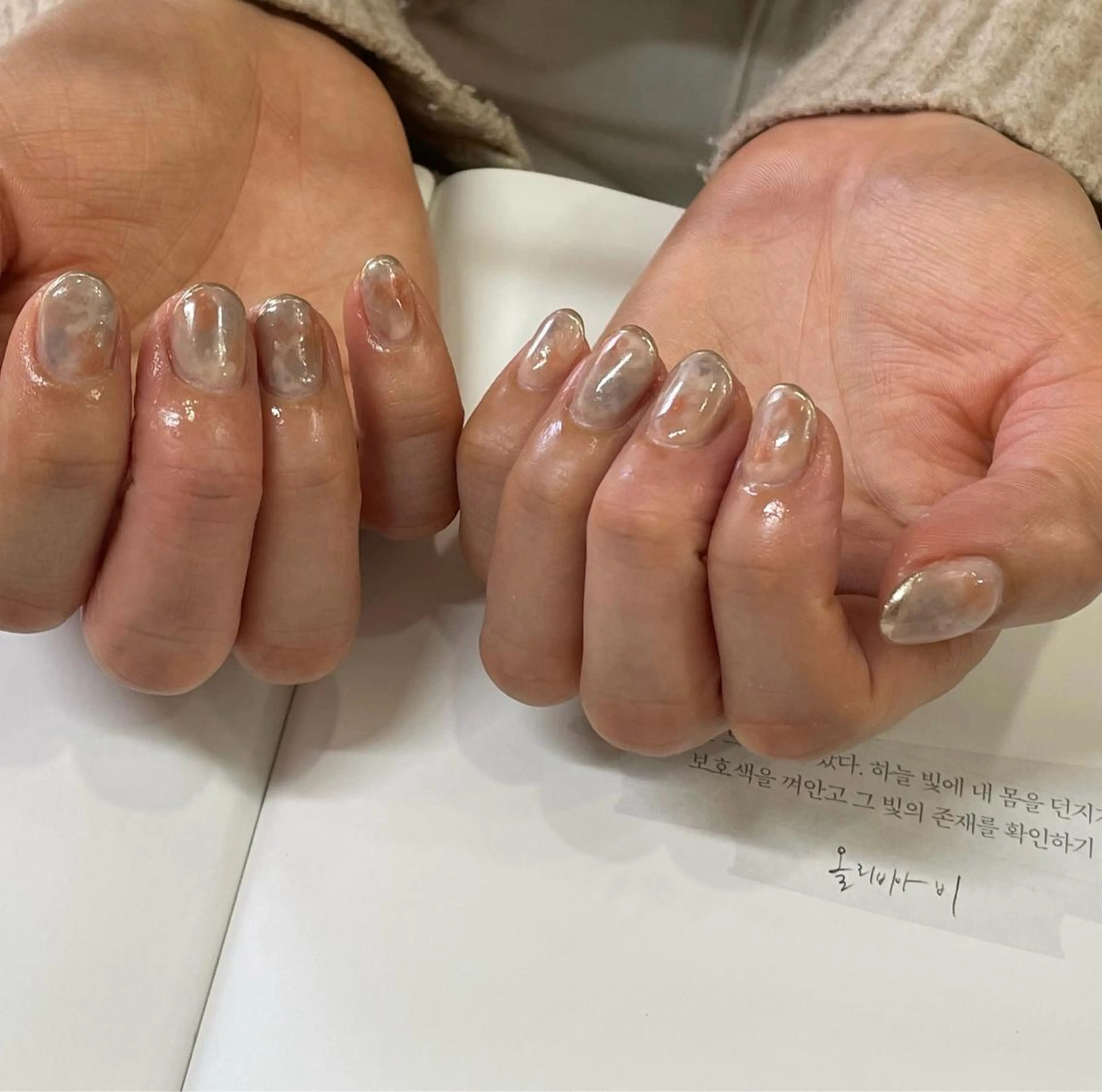 ネイル ニュアンスネイル ハンドネイル ネイルズシャトン🪡 ネイリスト斉藤のネイルデザイン