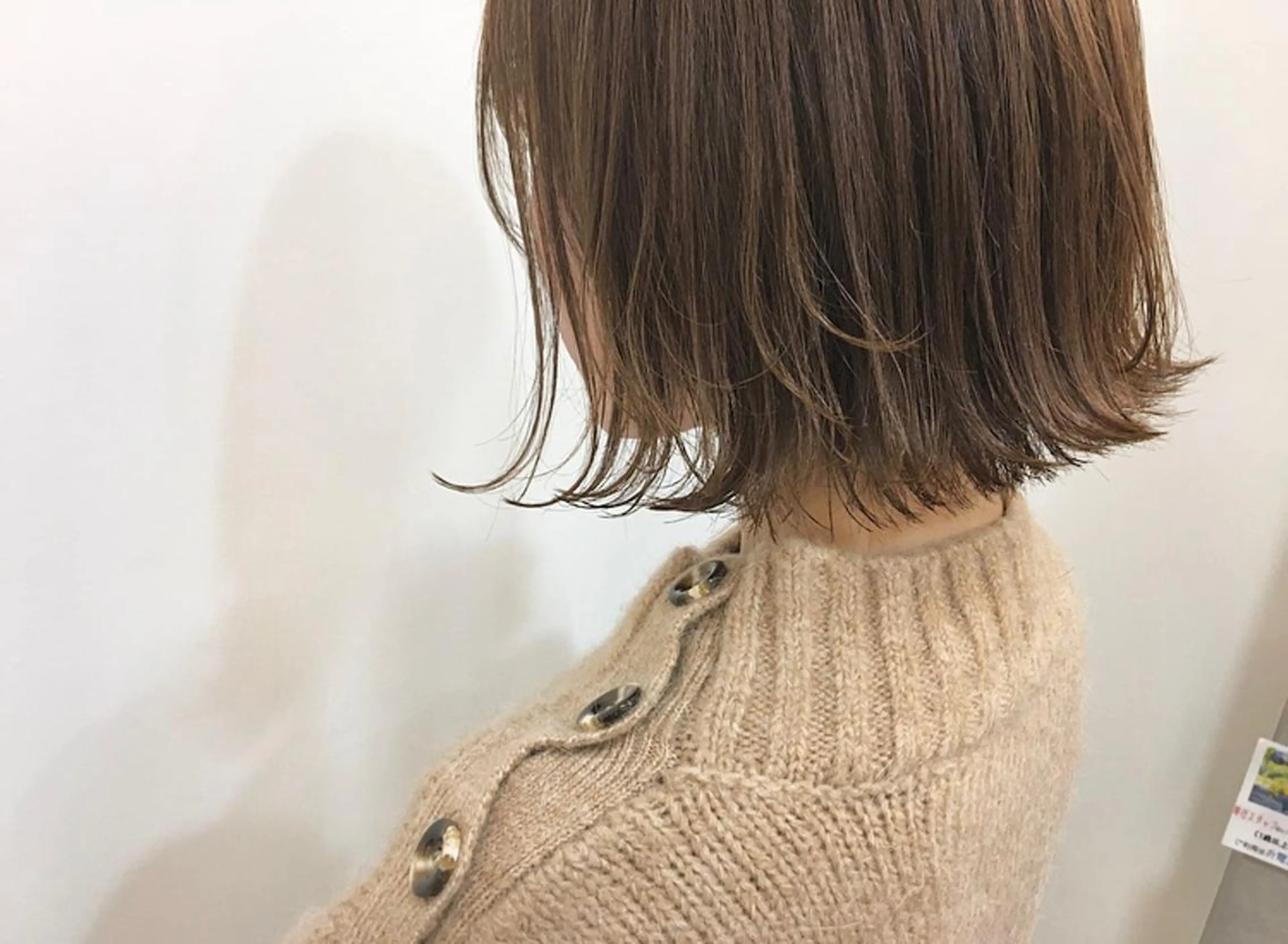 ショート カラー 切りっぱなしボブ ベージュカラー ブラウンカラー ボブ 外ハネヘア カット ヘアカラー トリートメント 鈴木 翔梧のヘアスタイル