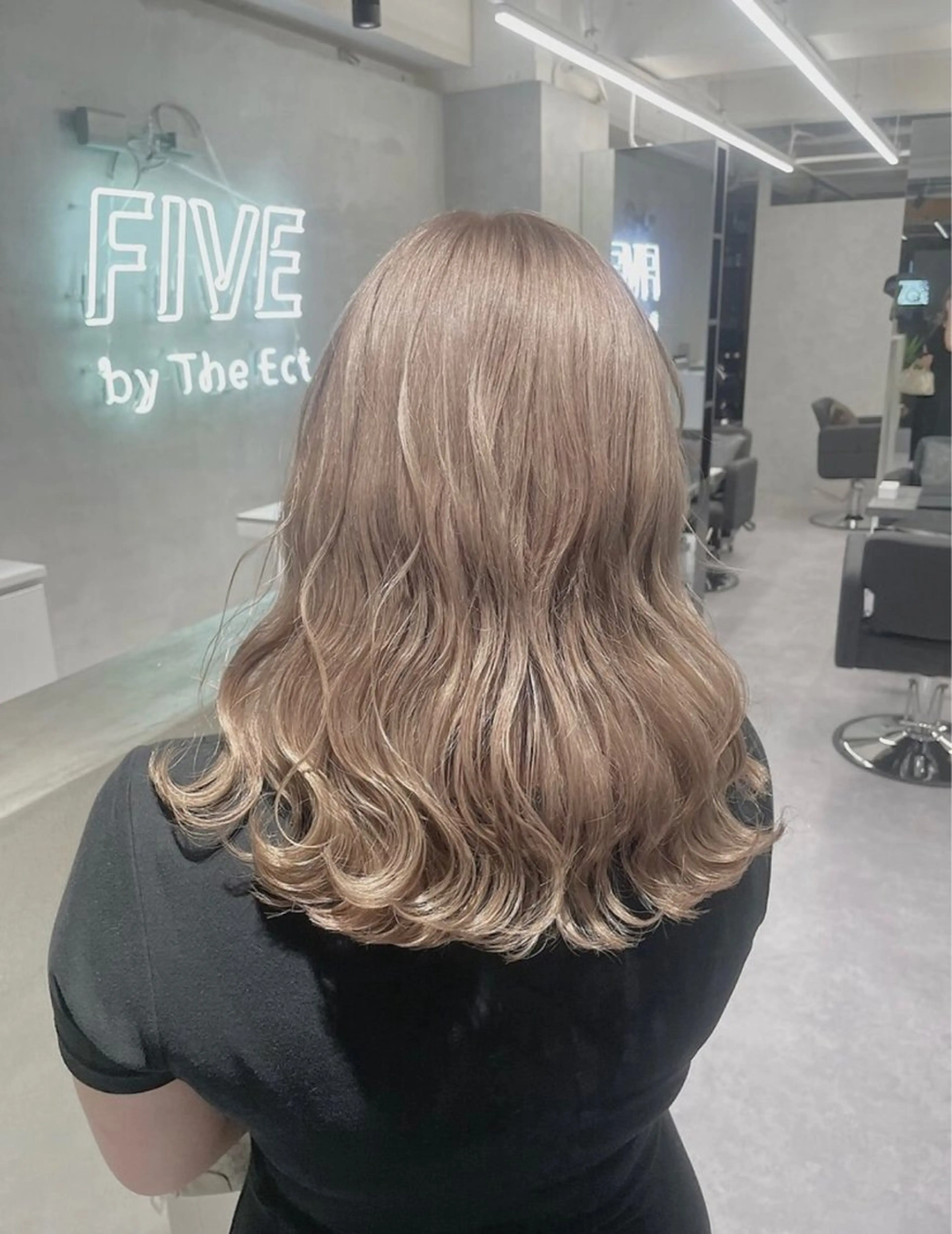 セミロング カラー FIVE Bunt@のヘアスタイル