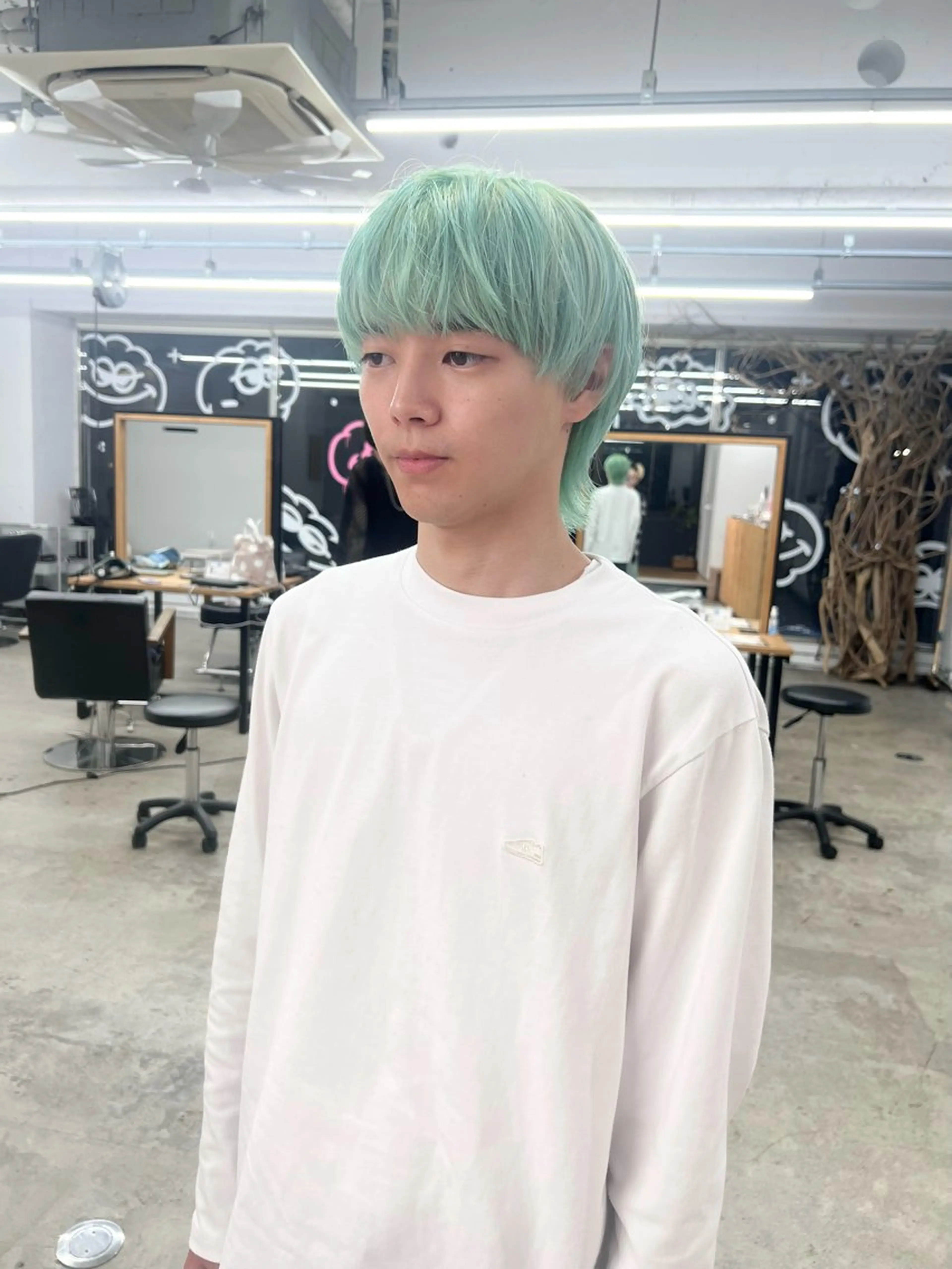 メンズ メンズハイトーン メンズウルフカット ウルフカット ヘアカラー MONIQA原宿所属・24時間受付🌈ブリ ーチ特化RYUTOのヘアスタイル