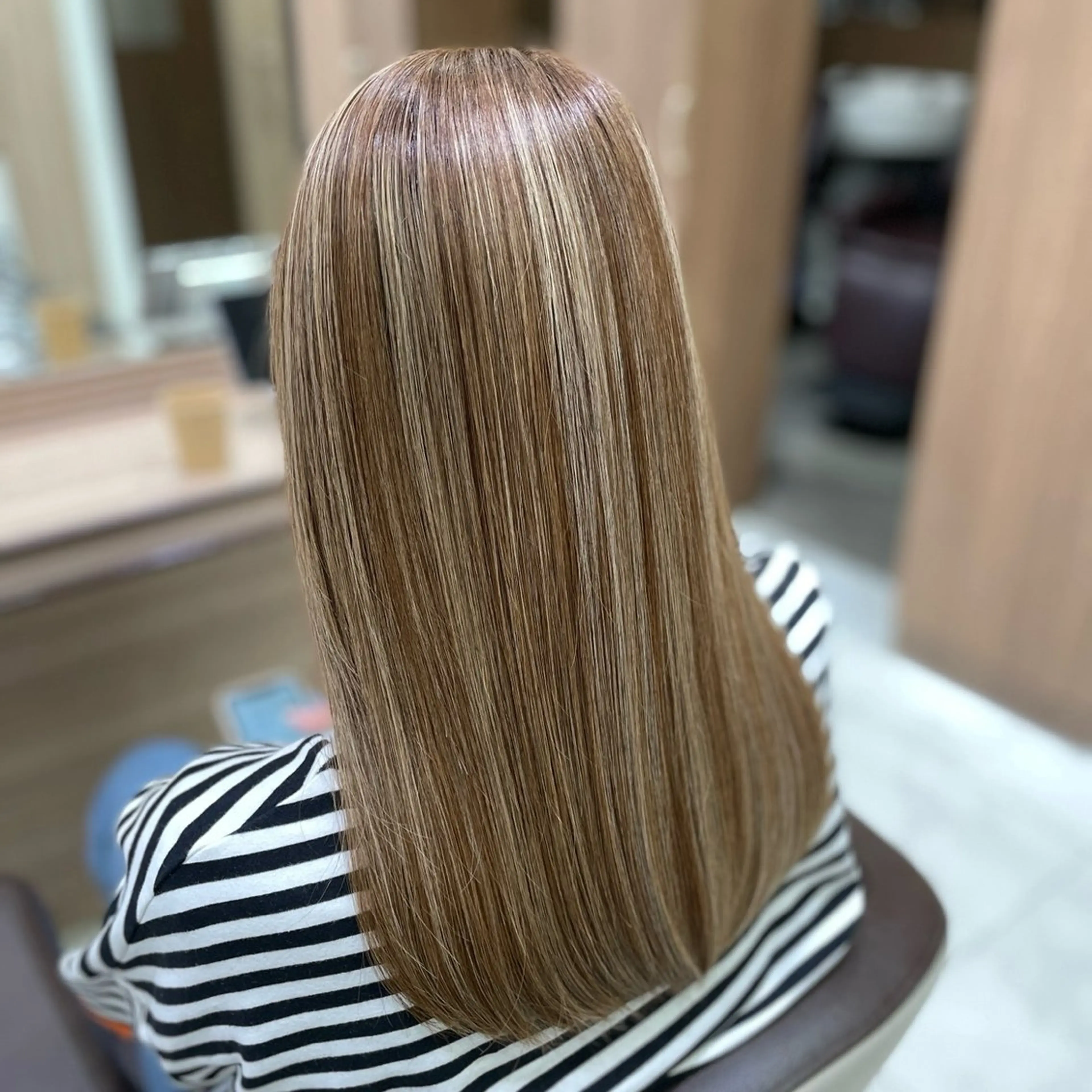 ロング カラー ブリーチ ハイライトカラー ハイライト 崎山 紗吏のヘアスタイル